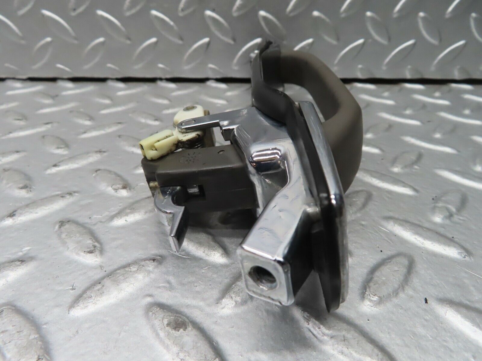 21541 Mercedes-Benz W126 300SE Rear Exterior Door Handle 1267608159