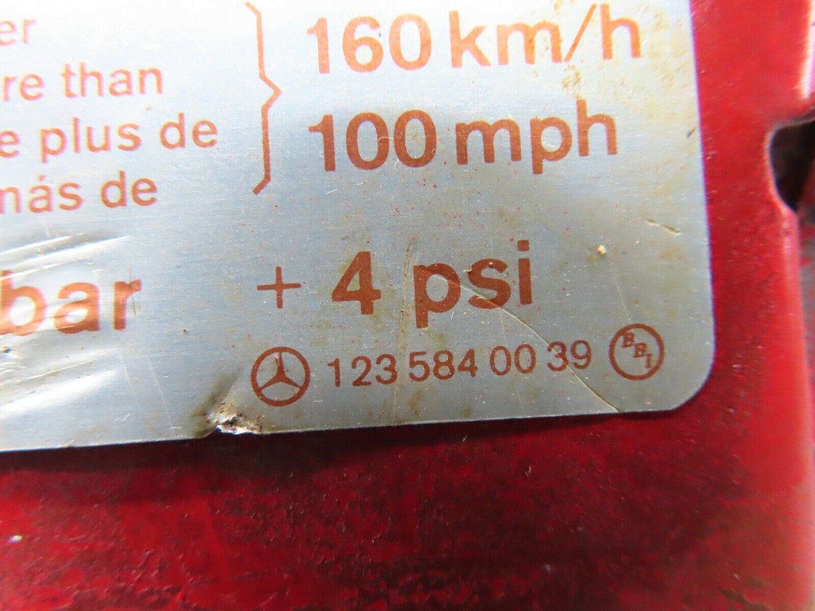 19176 Mercedes-Benz W123 300D Fuel Tank Flap Cap 1235840039