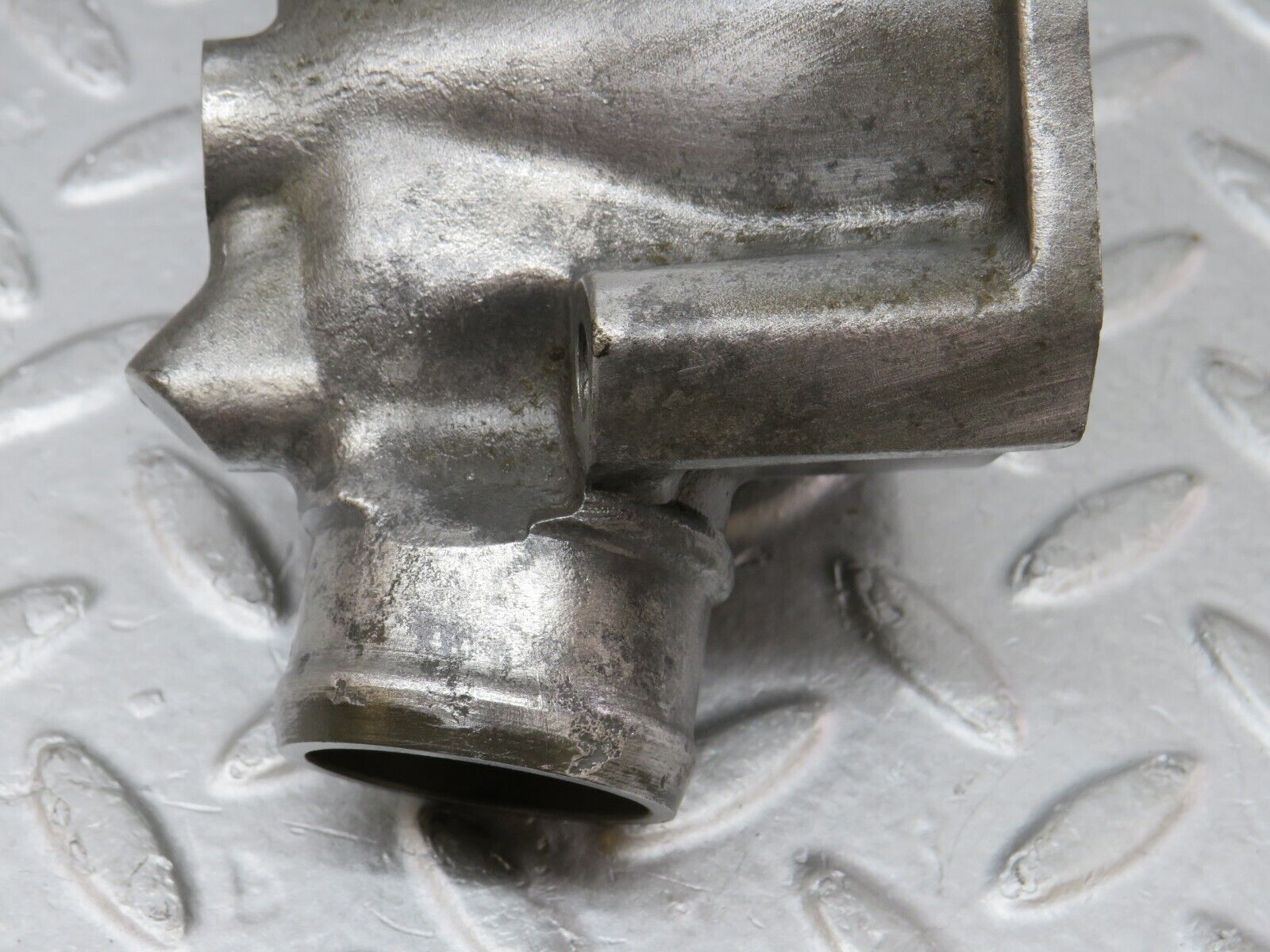 36258 Mercedes-Benz W126 420SE Water Pipe Socket