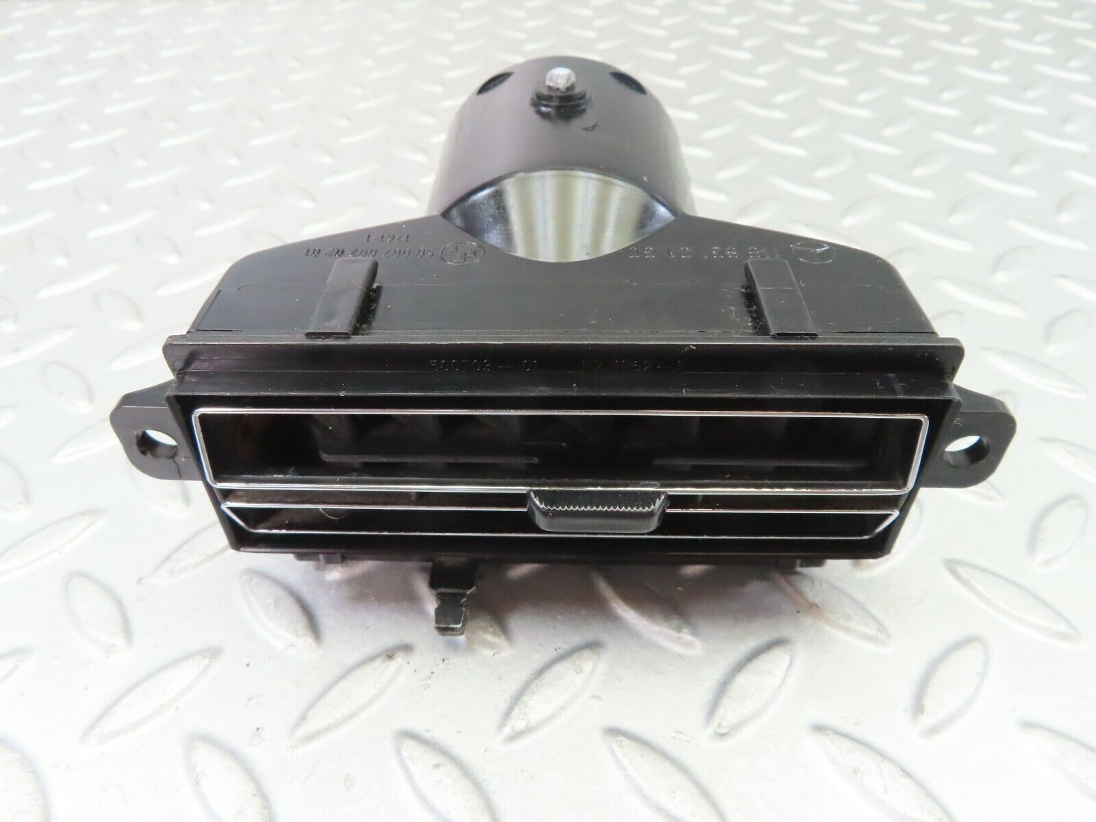 7460 Mercedes-Benz W116 450SE Dashboard Air Vent Grill Left Side 1168310130