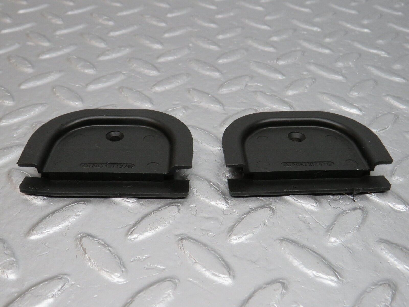 39766 Mercedes-Benz R129 320SL Coupe Front Panel Grommet 2x 1295461437
