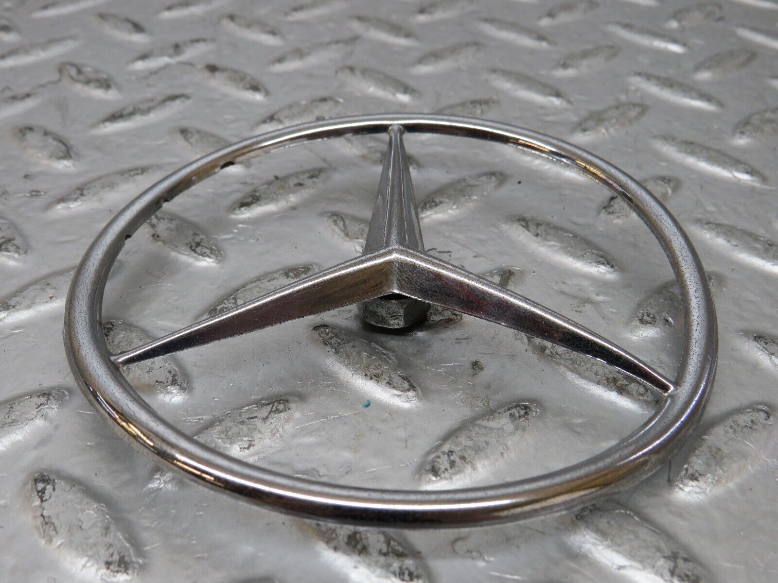 26053 Mercedes-Benz W116 450SE Trunk Badge Emblem