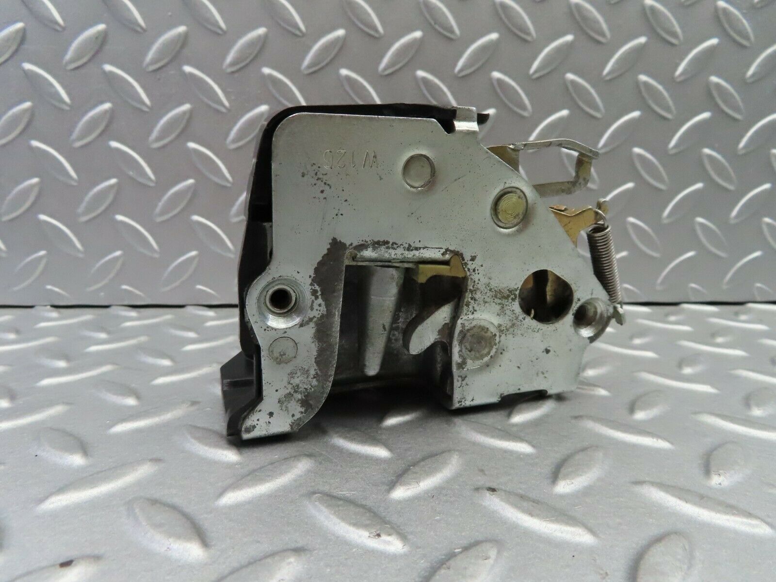 6118 Mercedes-Benz W126 380SE Front Right Door Lock Mechanism