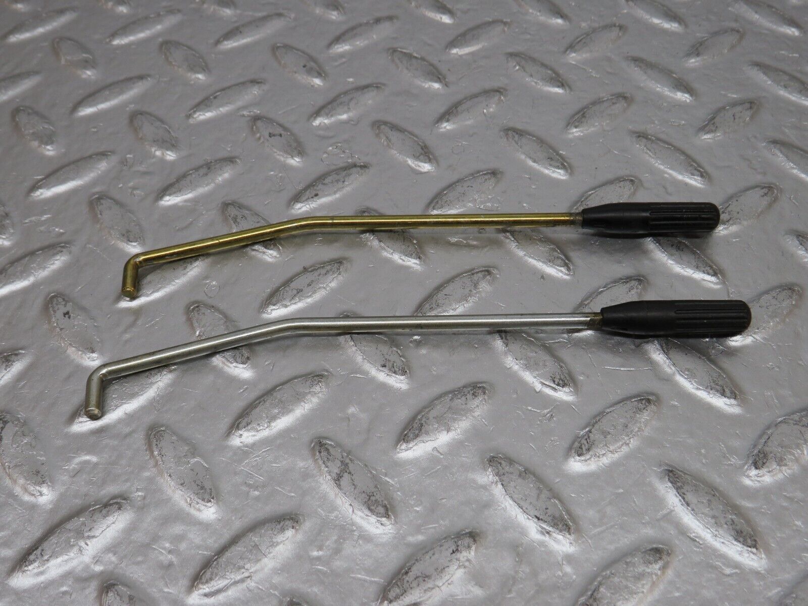 32490 Mercedes-Benz S124 300TE Wagon Front Door Lock Knob Pair