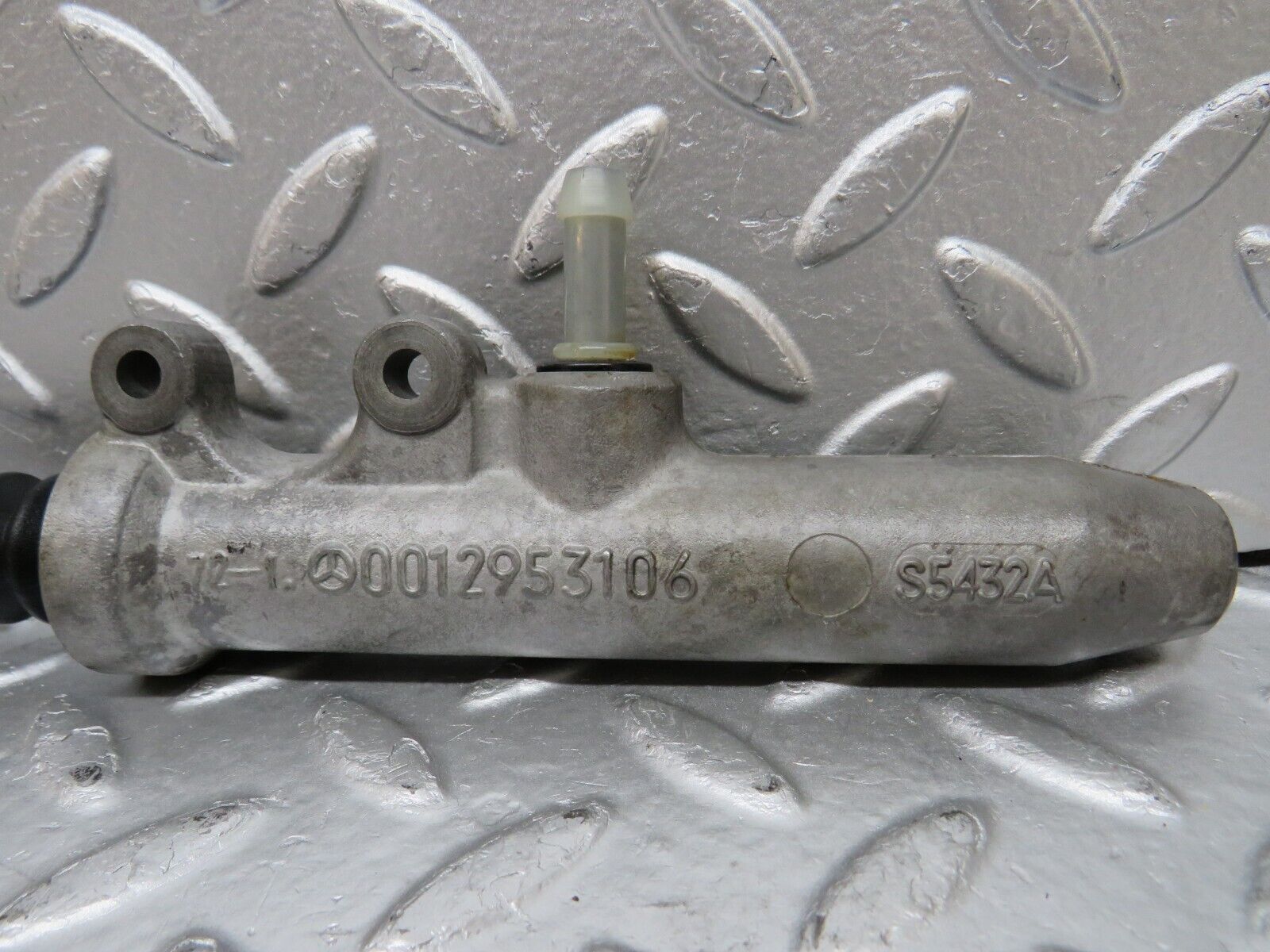 30616 Mercedes-Benz W201 190E 2.0L Clutch Master Cylinder Fag 0012953106