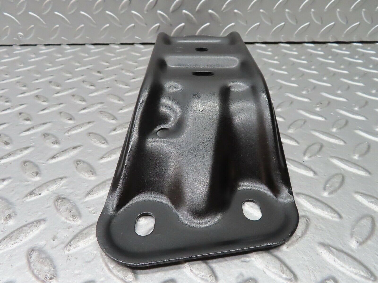 21529 Mercedes-Benz W126 300SE Gearbox Mount Bracket