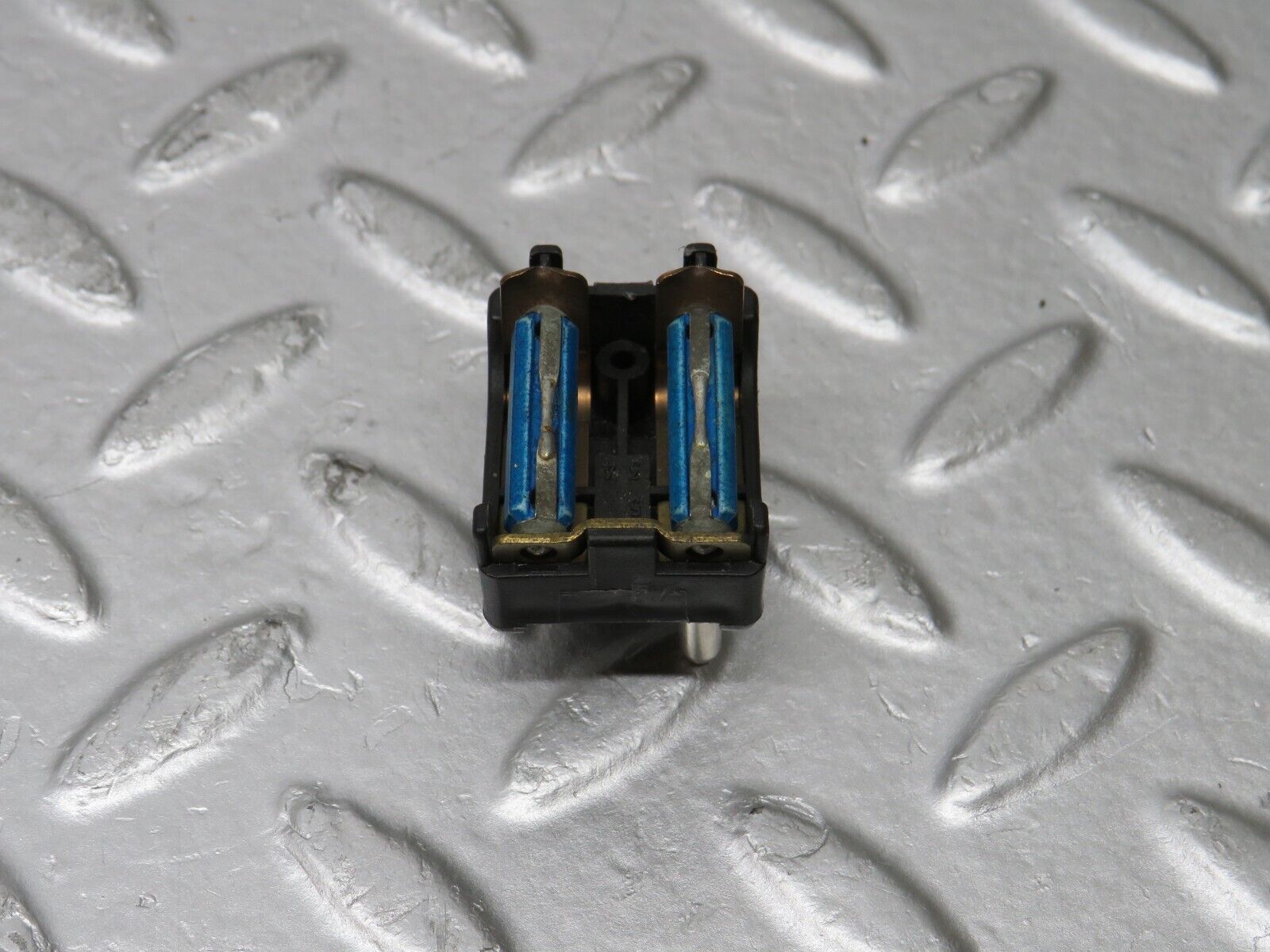 37953 Mercedes-Benz A124 320E Cabriolet Fuse Box Connector 2015400350