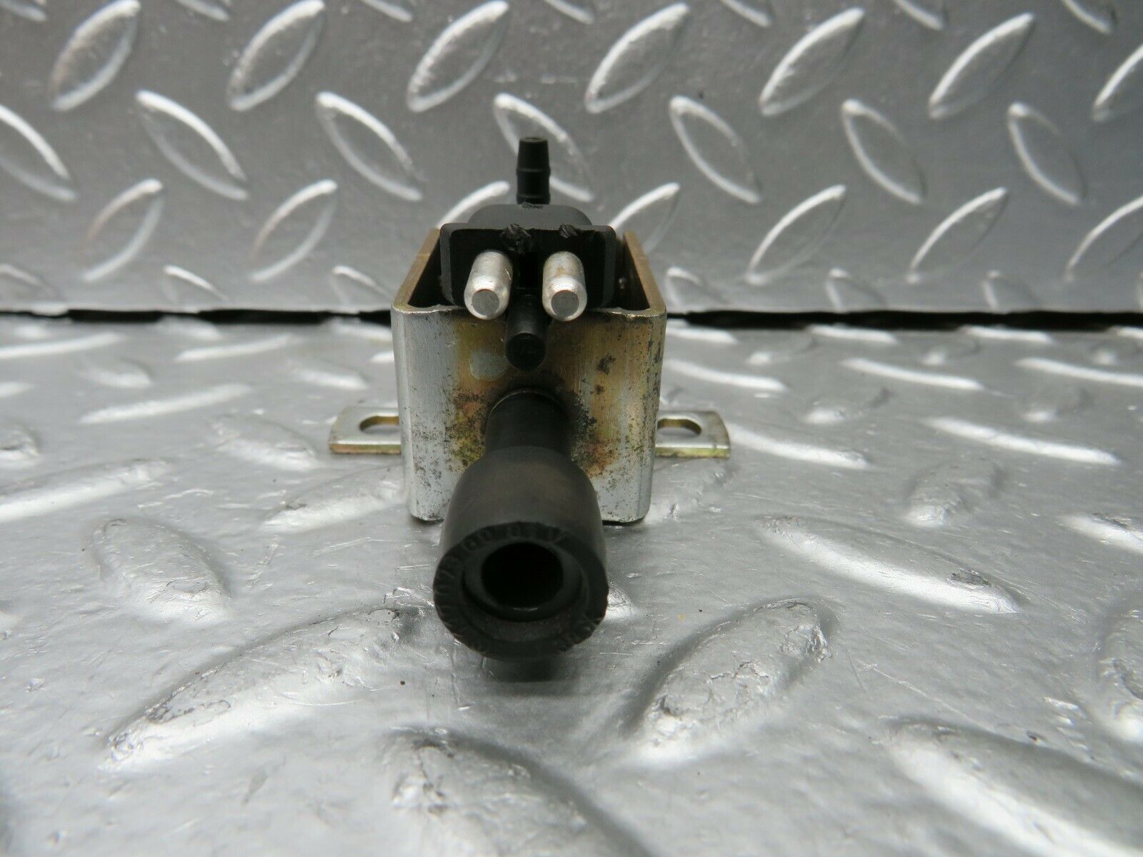 22579 Mercedes-Benz C124 E220 Coupe Vacuum Solenoid Binder 0015408697