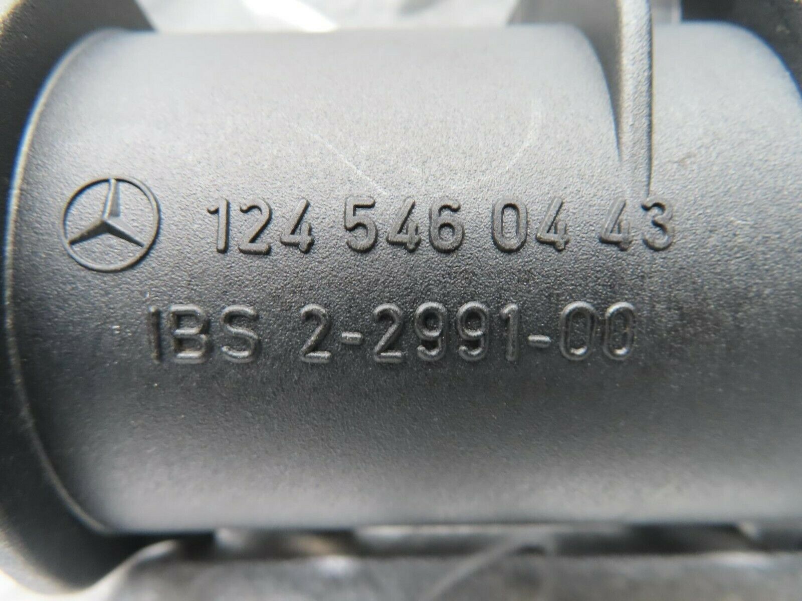 16313 Mercedes-Benz W124 260E Steering Column Cable Bracket 1245460443