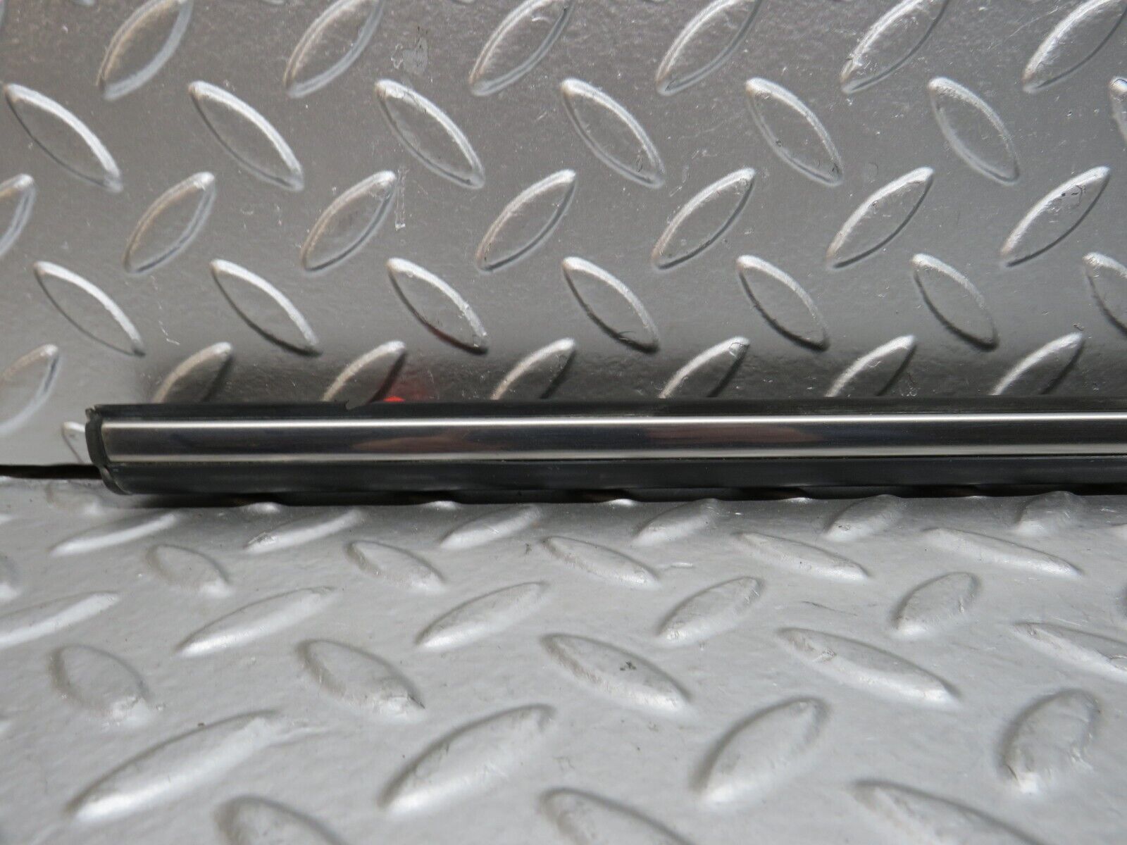 28622 Mercedes-Benz W123 280E Rear Right Door Centre Moulding Trim