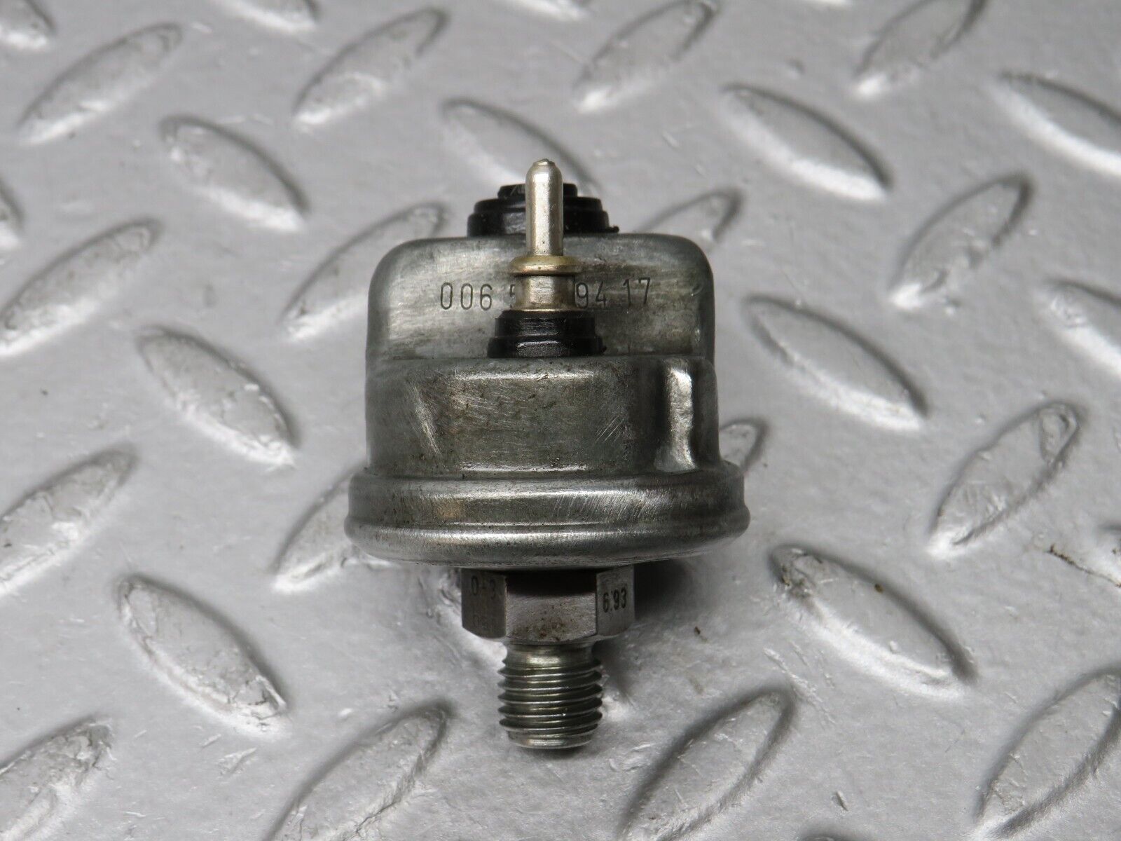 39065 Mercedes-Benz W201 190E 2.6L Oil Pressure Sensor 0065429416