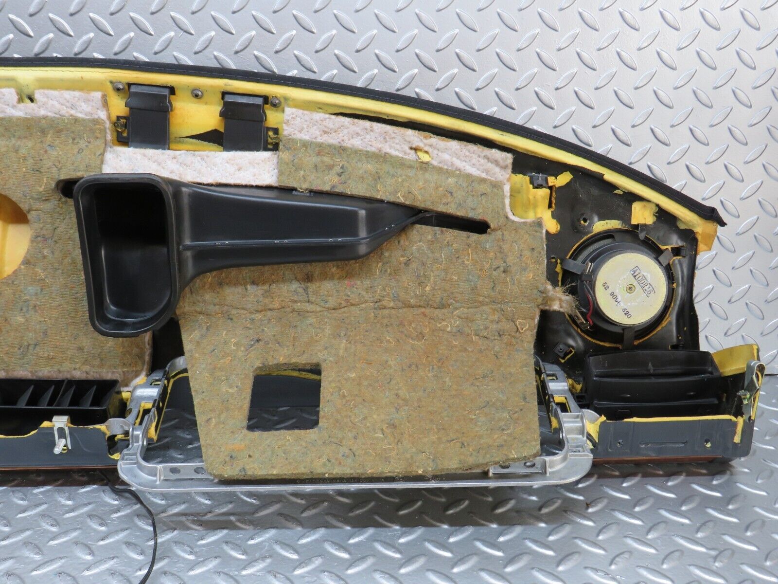 25962 Mercedes-Benz W124 280E Dashboard Black