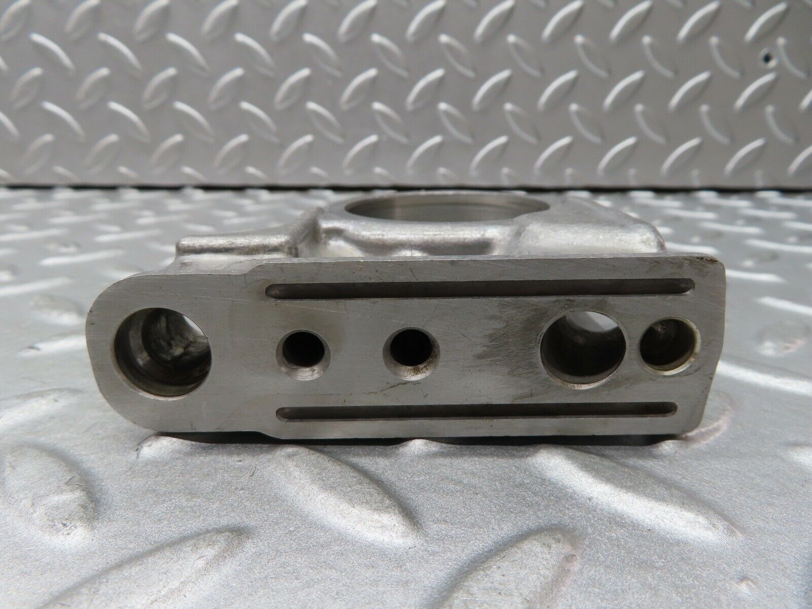 17786 Mercedes-Benz W116 450SEL Camshaft Tower Bearing 1160514818