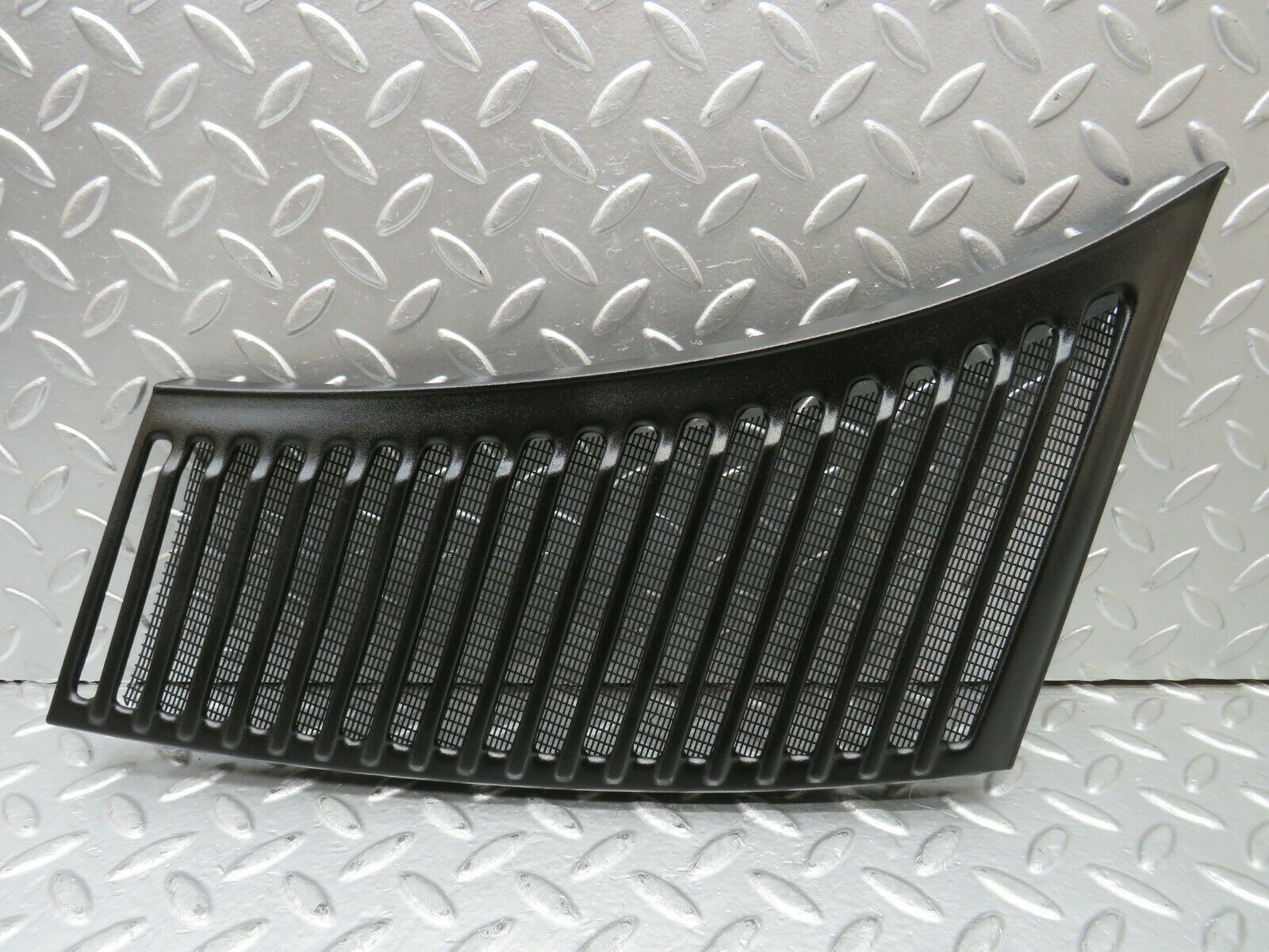 22994 Mercedes-Benz C107 450SLC Coupe Air Intake Grill Left Side