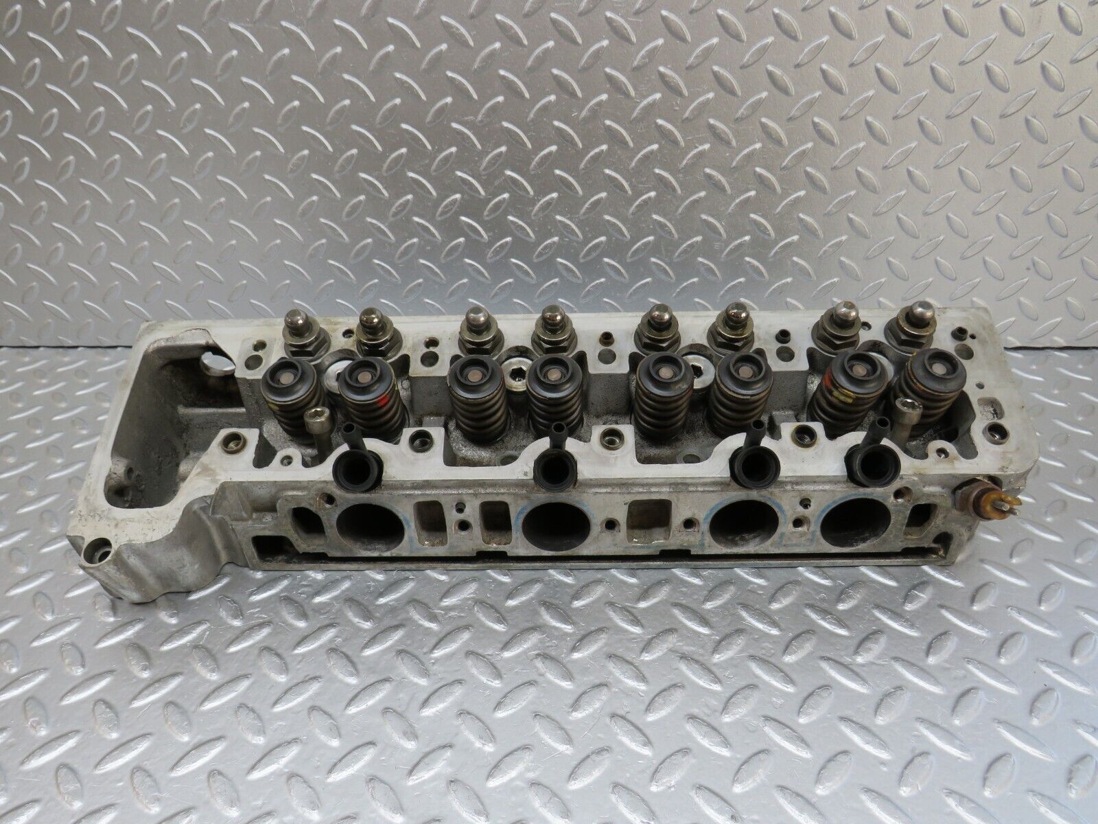 34540 Mercedes-Benz C126 380SEC Coupe Cylinder Head Left Side 1160163301