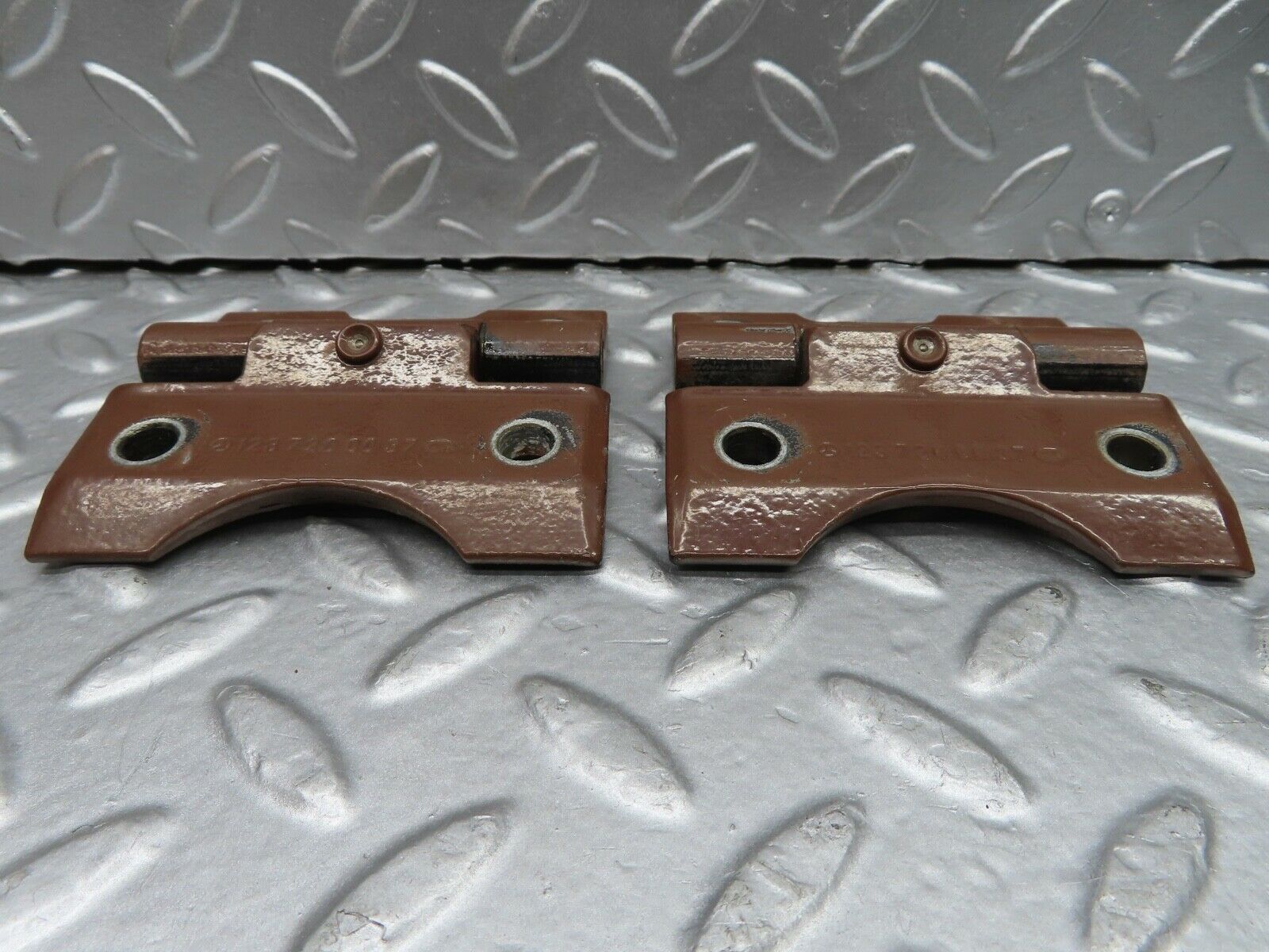 21069 Mercedes-Benz W123 230E Door Hinges Pair 1237200037