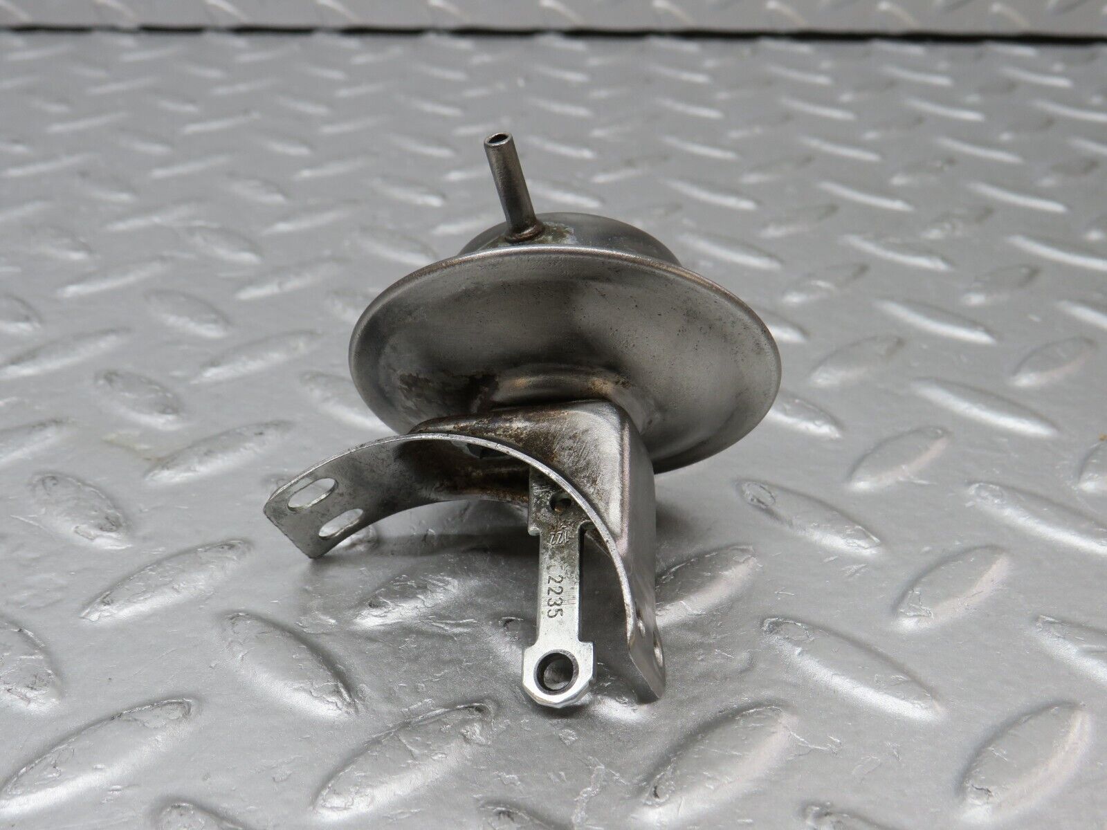 36582 Mercedes-Benz W201 190E 2.0L Ignition Distributor Vacuum Control Valve