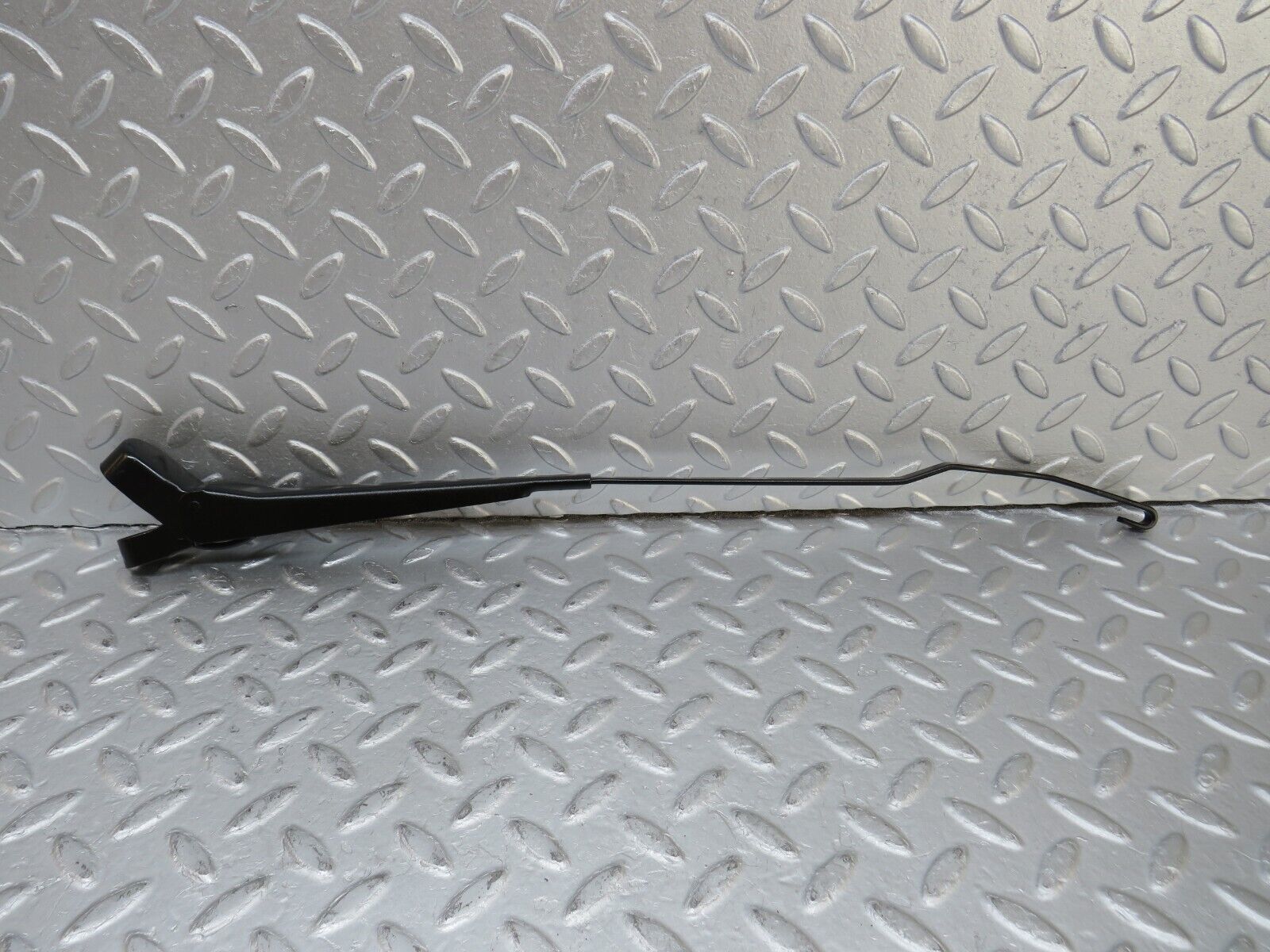 36167 Mercedes-Benz W126 420SE Windscreen Wiper Arm Left Side