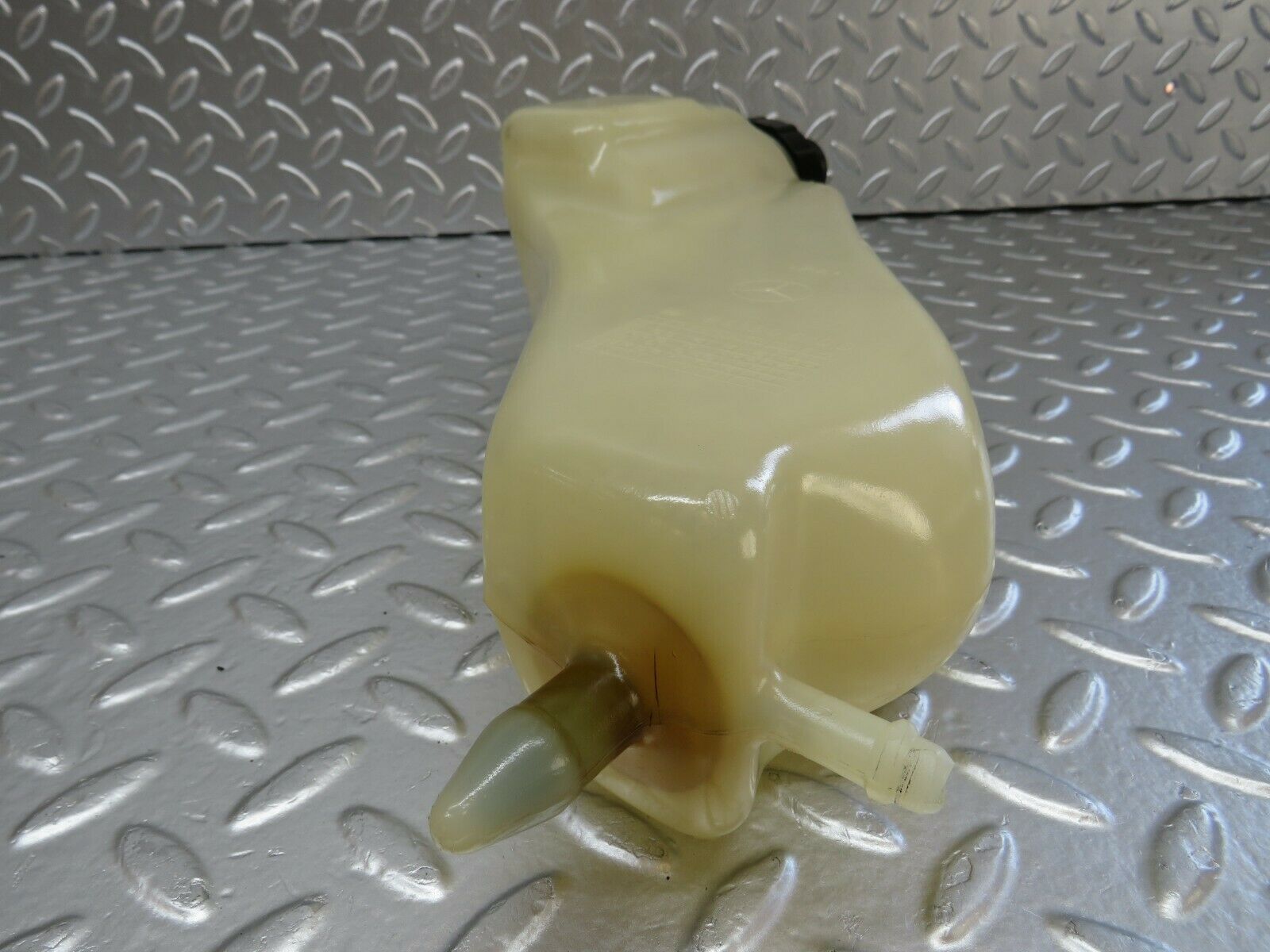 24381 Mercedes-Benz S124 220TE Hydraulic Suspension Fluid Reservoir 0009899103