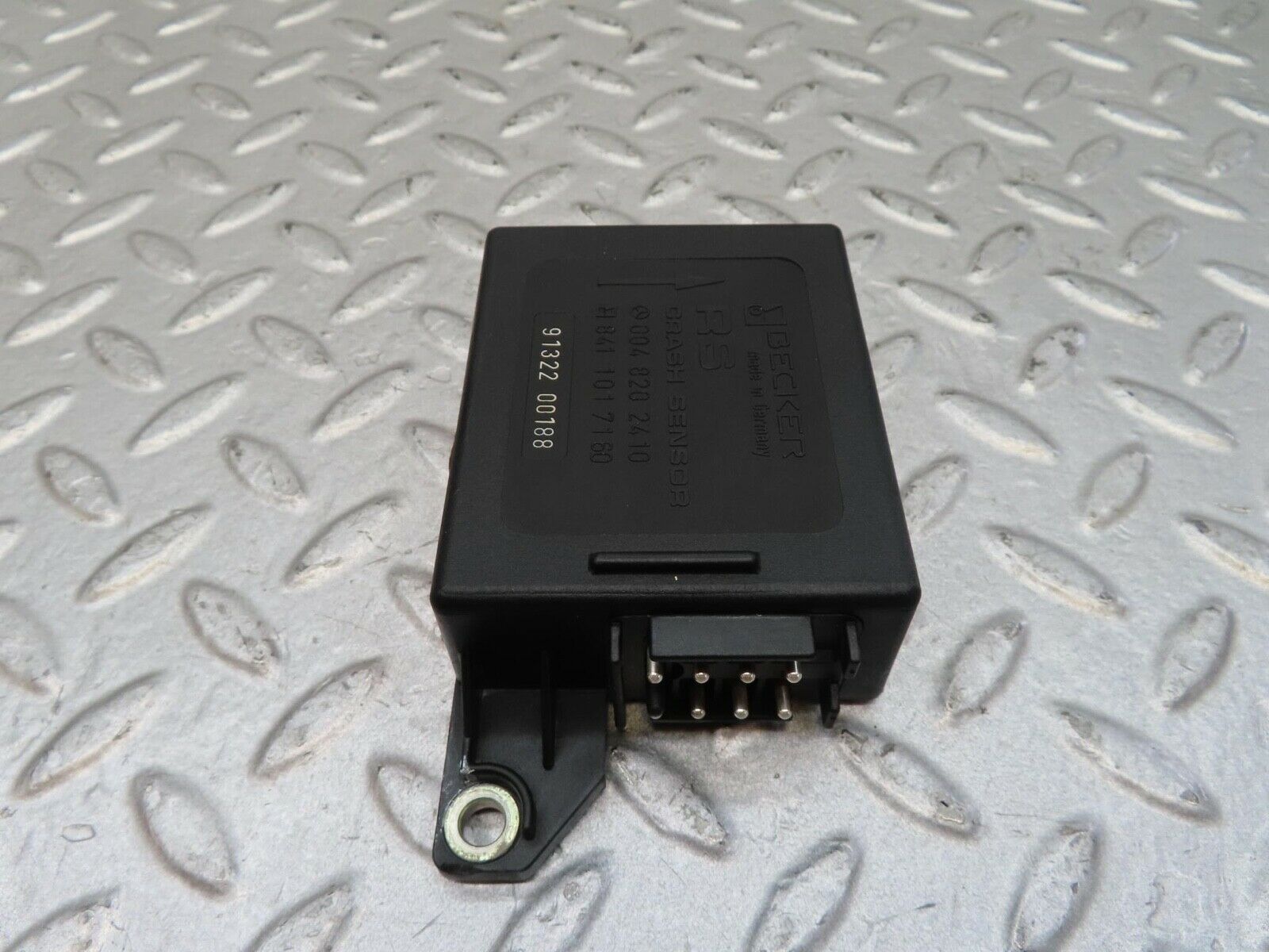 14694 Mercedes-Benz W201 190E Crash Sensor 0048202410