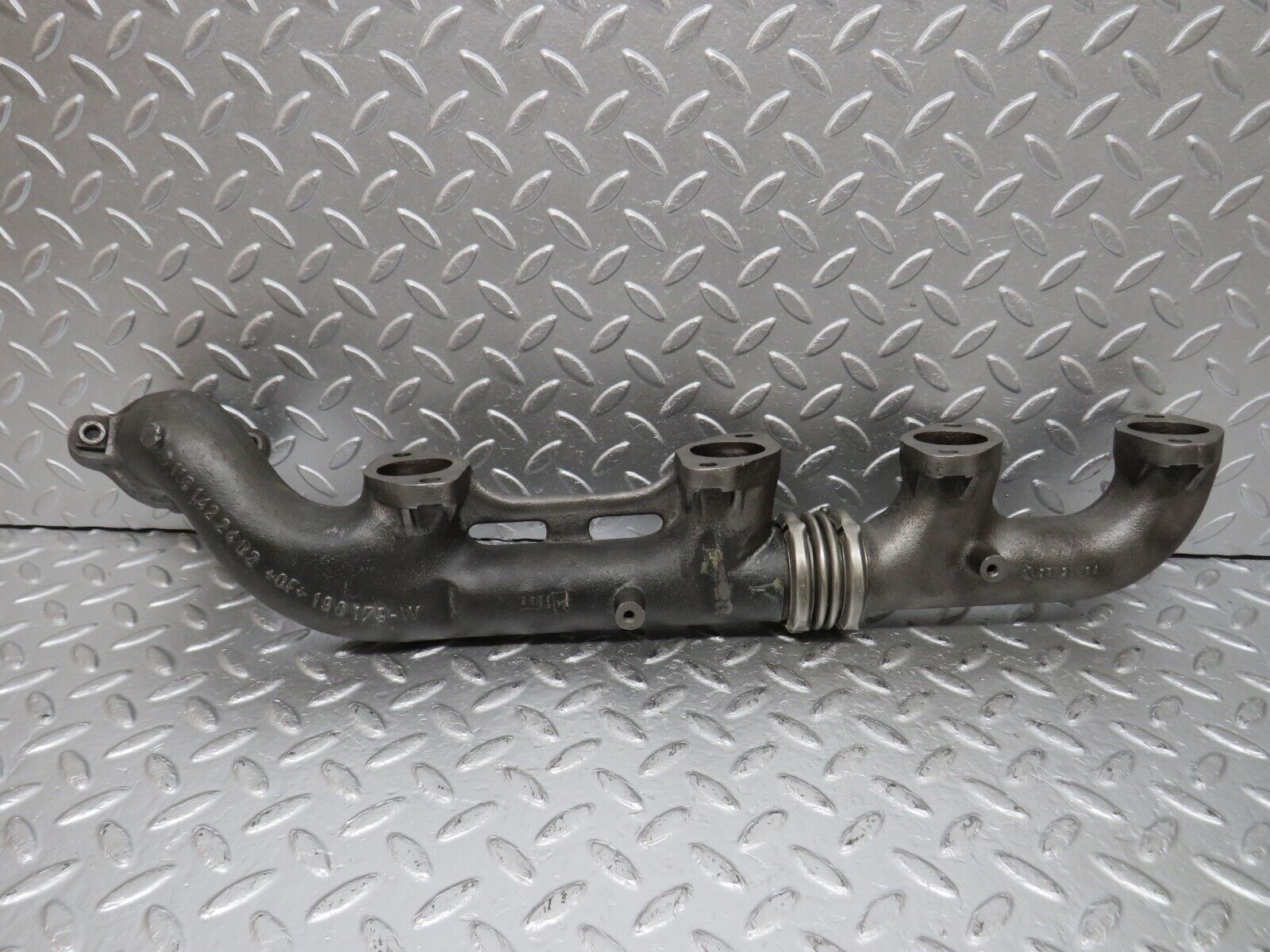 33112 Mercedes-Benz W126 380 V8 Exhaust Manifold Right 1161422402 1161420602