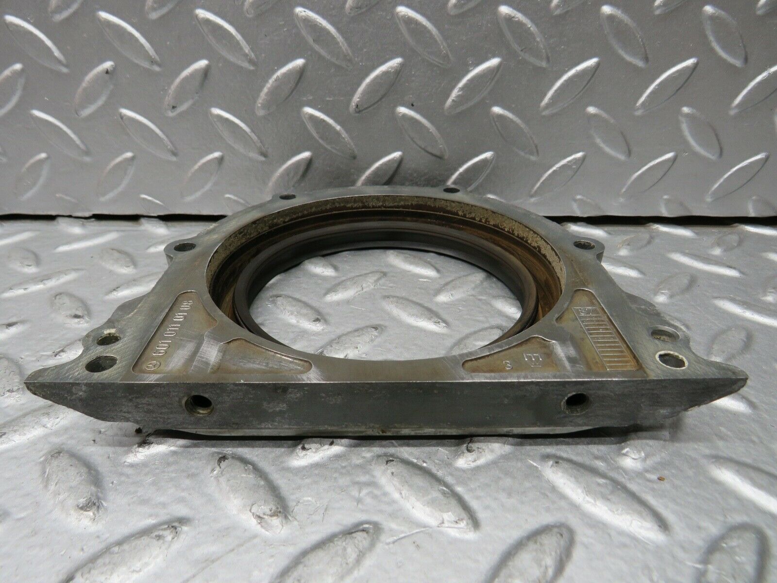 21729 Mercedes-Benz W126 300SE Crankshaft Rear Sealing Cover 6010110108