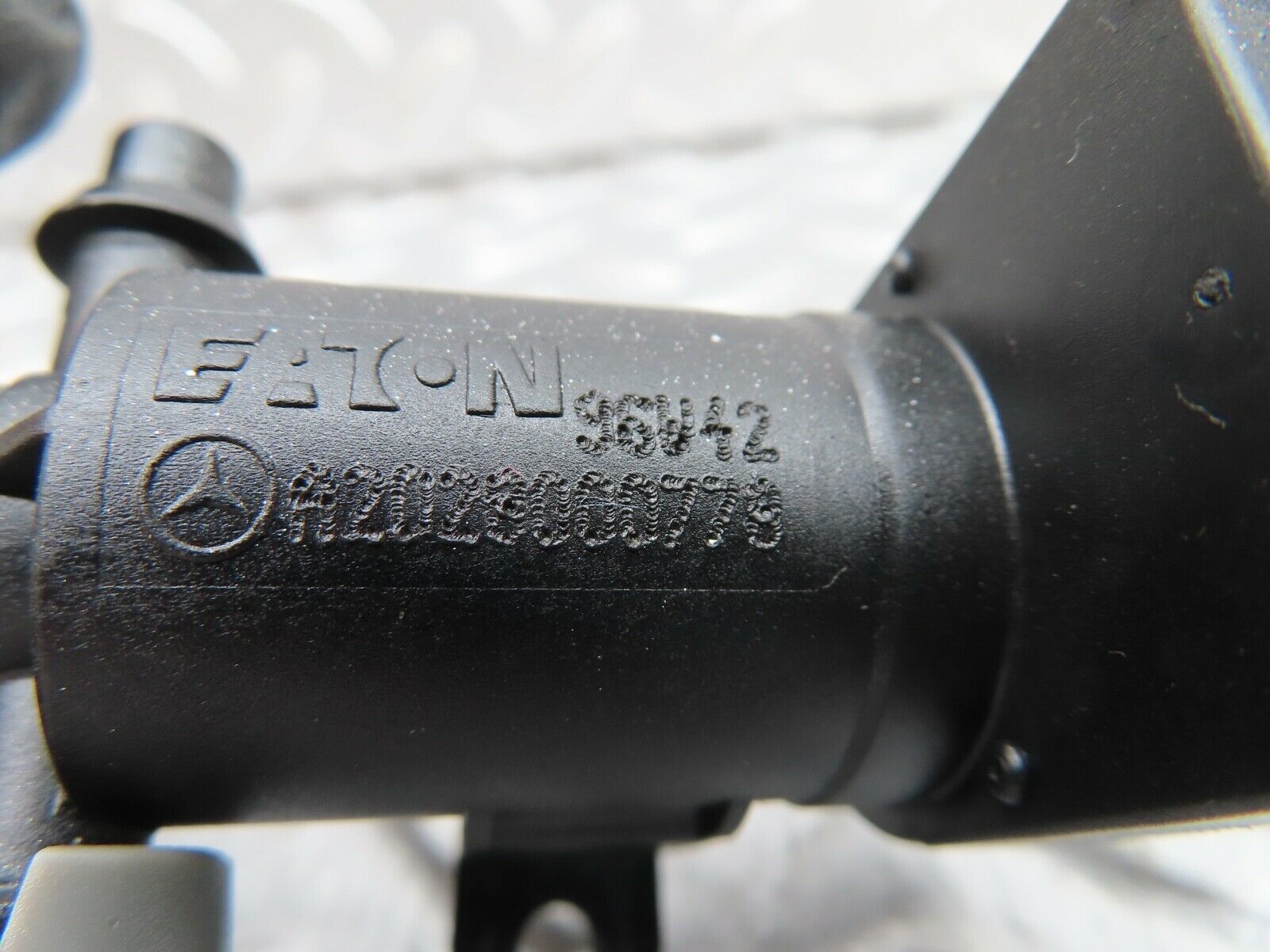 19372 Mercedes-Benz C140 CL420 Coupe Vacuum Valve 2028000778