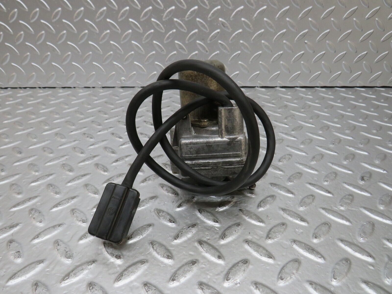 27299 Mercedes-Benz W123 280E Cruise Control Actuator 0025458632