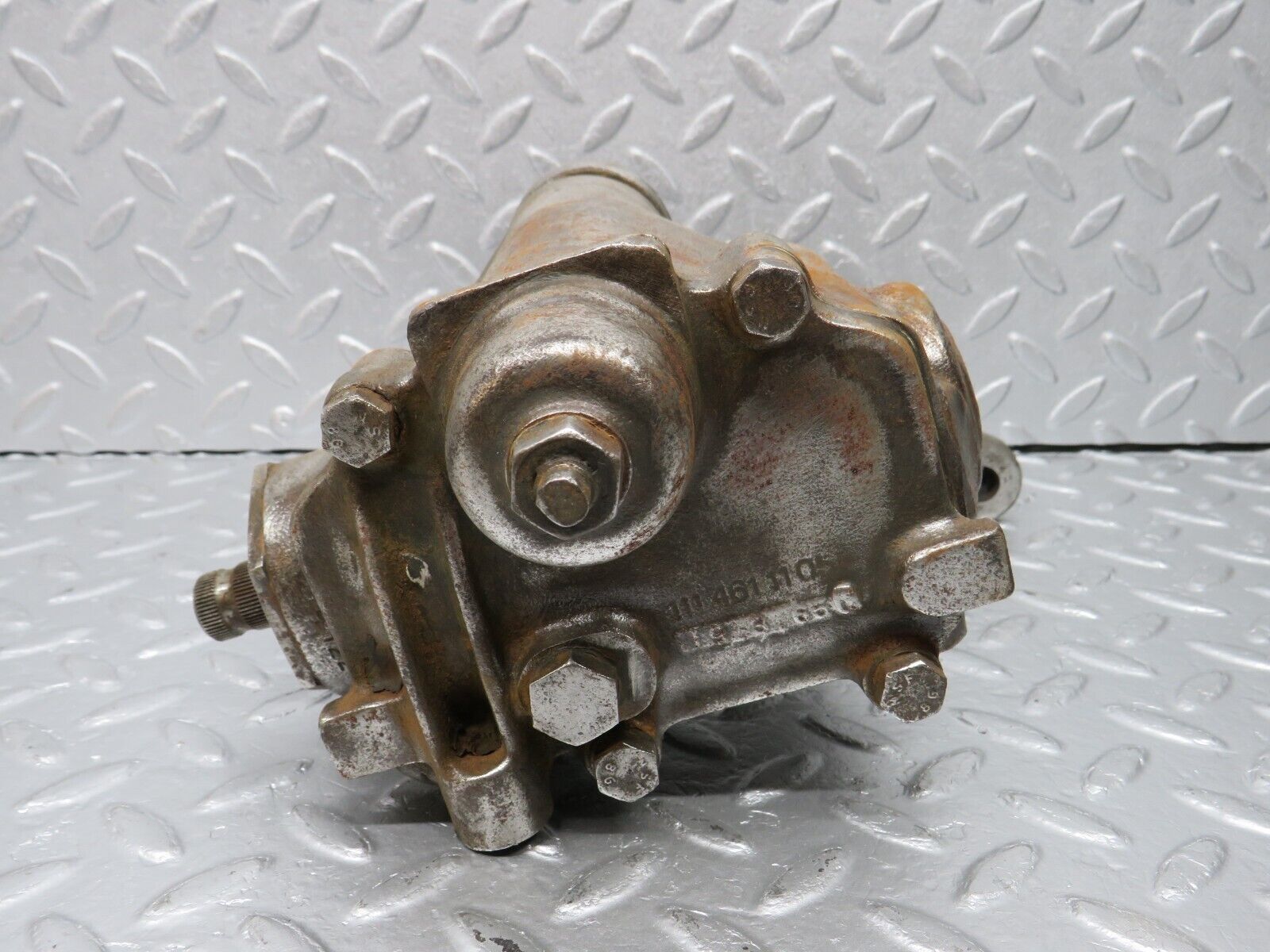 40391 Mercedes-Benz W110 230 Steering Box Steering Rack 1114610701