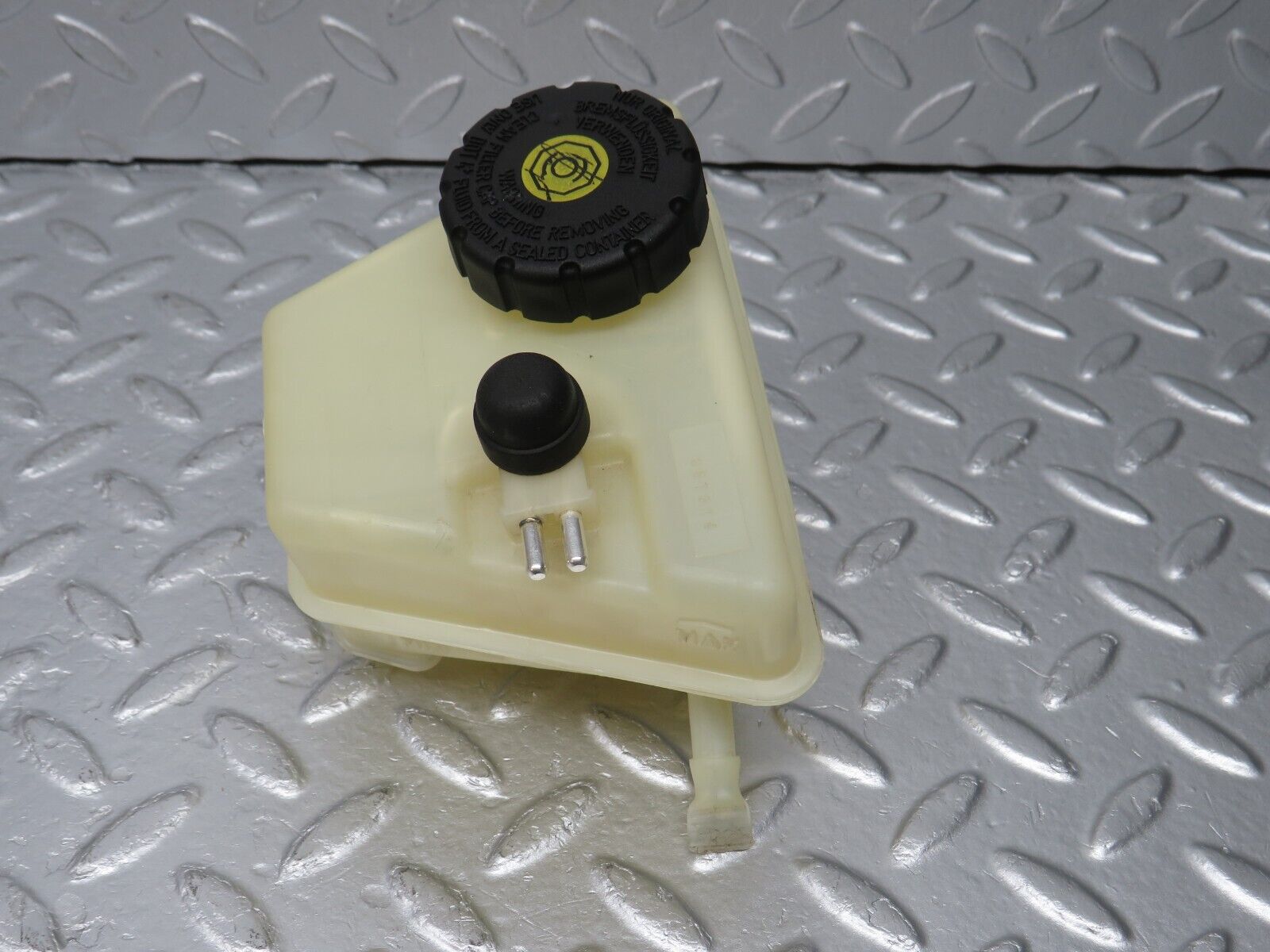 39415 Mercedes-Benz R129 320SL Coupe Brake Fluid Reservoir Tank 2024300002