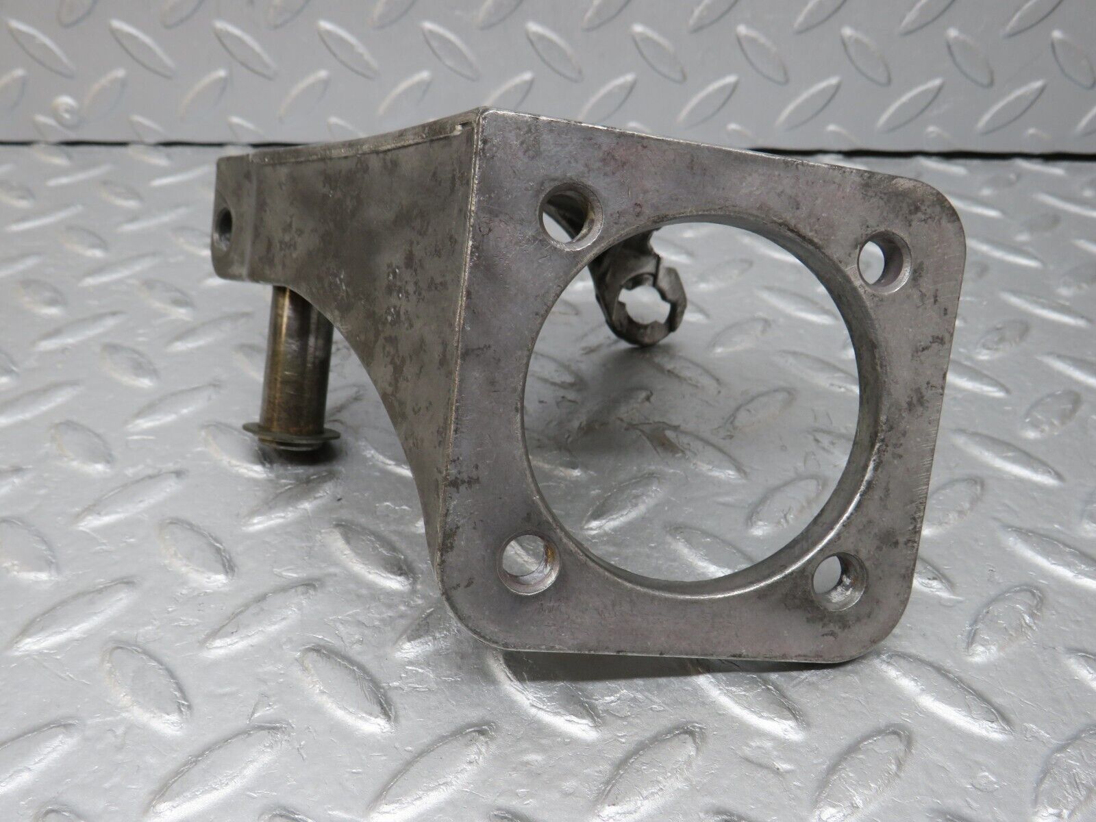 36535 Mercedes-Benz W201 190E 2.0L Brake Pedal Bracket 1242900519