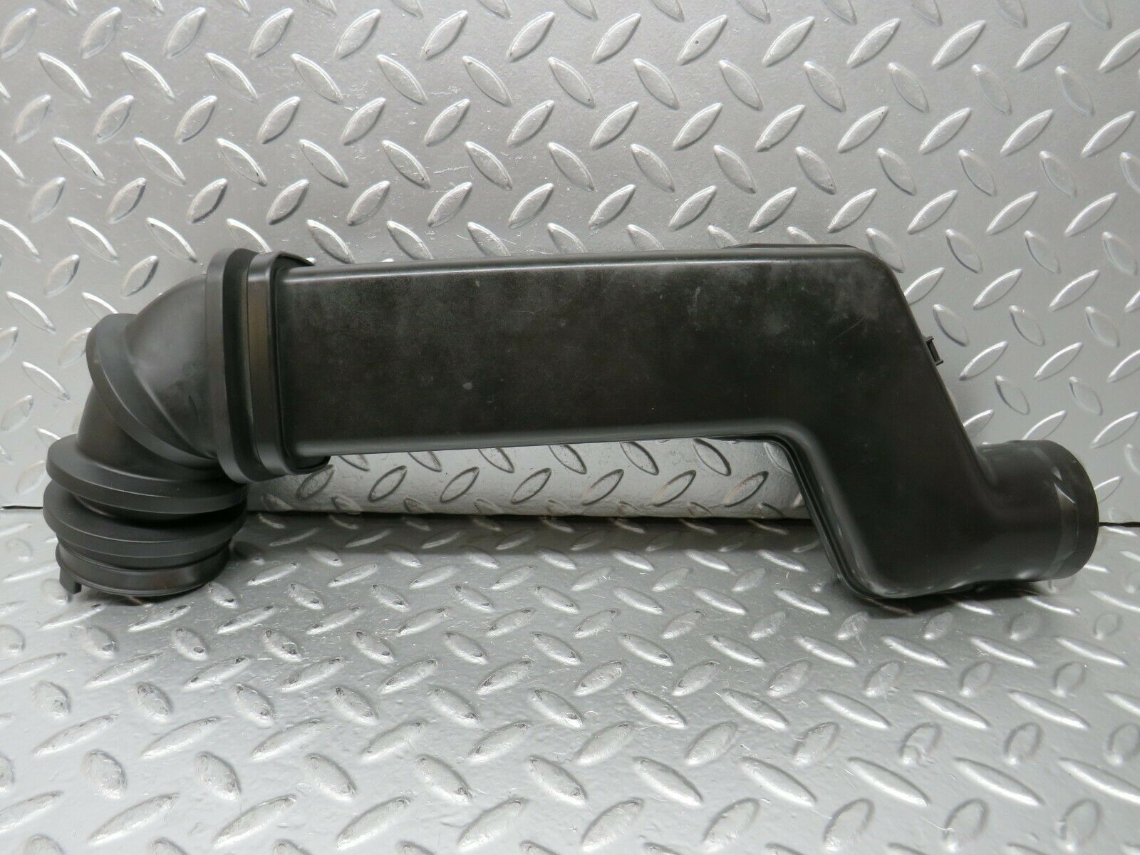 24268 Mercedes-Benz S124 220TE Wagon Air Intake Pipe 1111400012