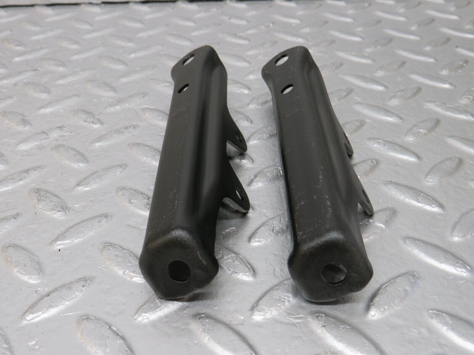 34675 Mercedes-Benz W124 260E Air Intake Manifold Bracket