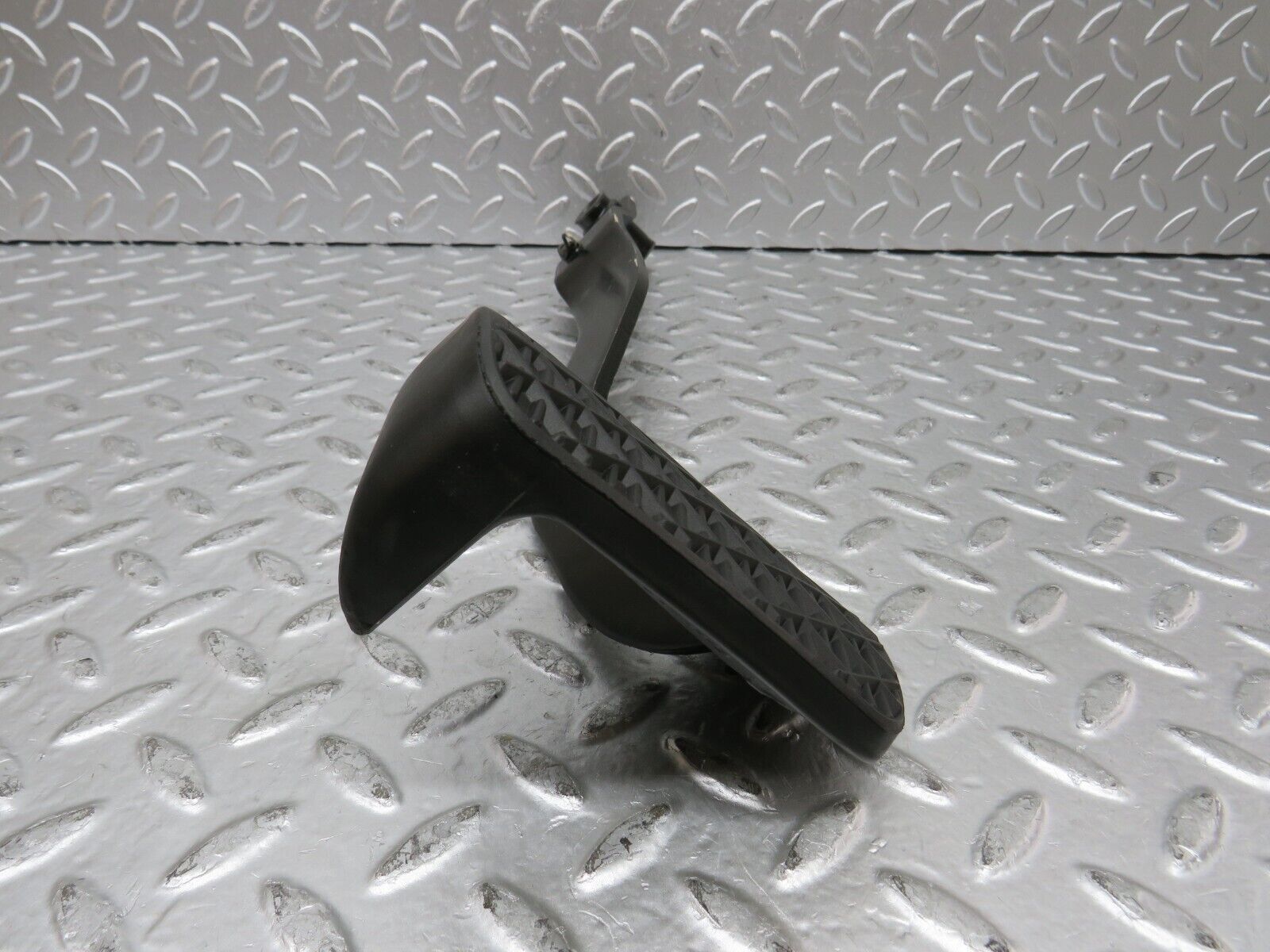 27187 Mercedes-Benz W123 280E Brake Pedal 1232910082