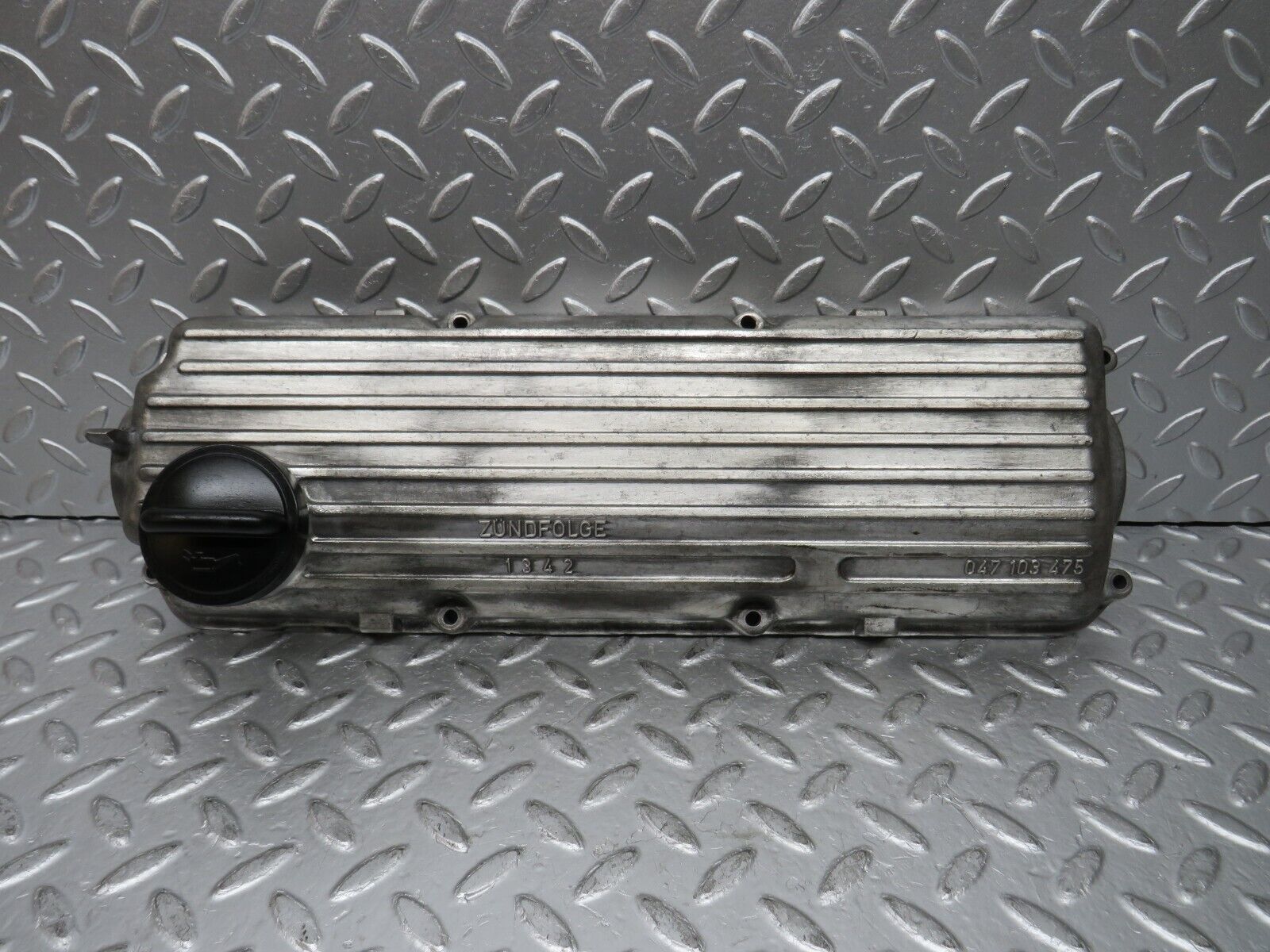 30151 Porsche 924 Rocker Cover 047103475