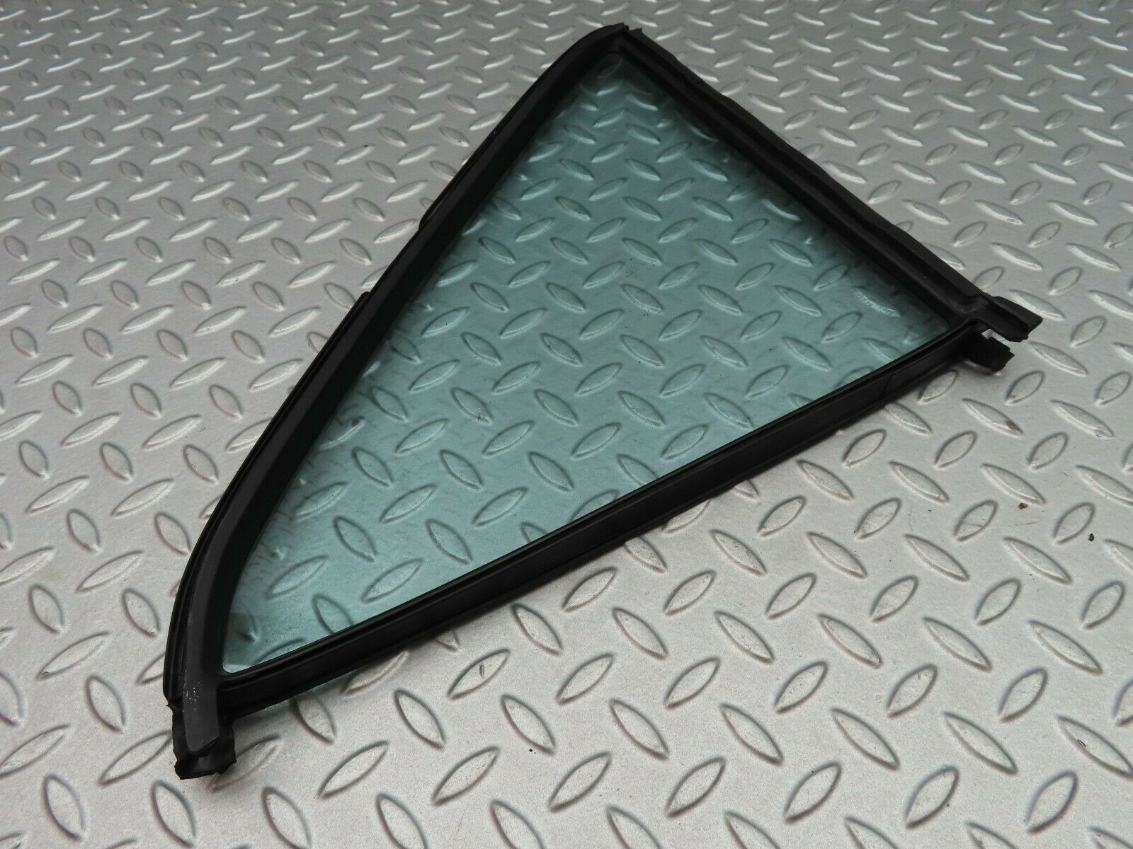 5708 Mercedes-Benz W123 200 Rear Right Quarter Window