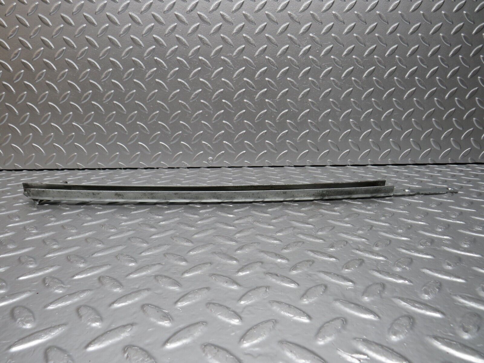 0701 Mercedes-Benz C107 350SLC Coupe Door Window Channel Front Right