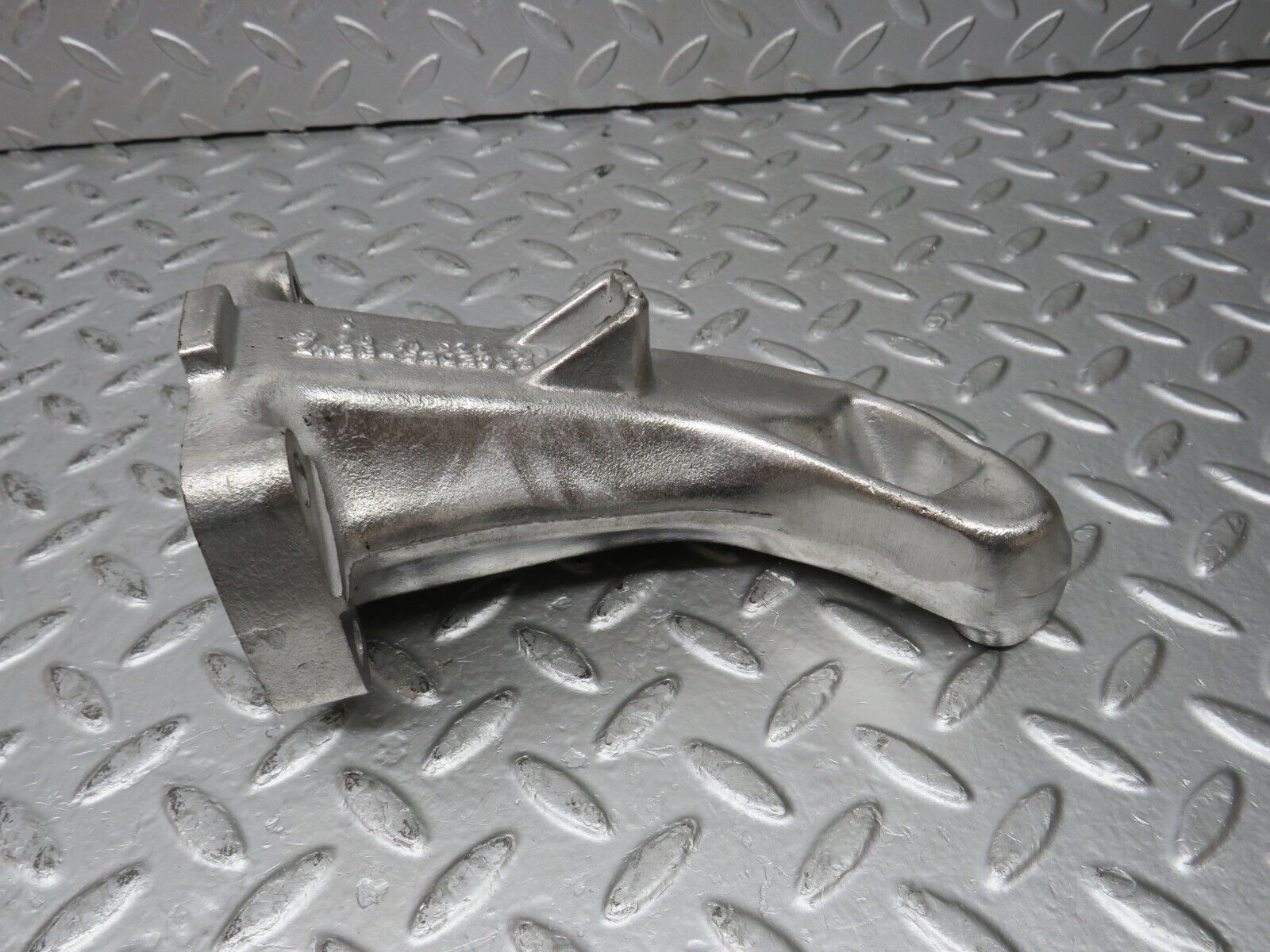 32888 Mercedes-Benz W123 300D Engine Mount Bracket Right Side 6152231404