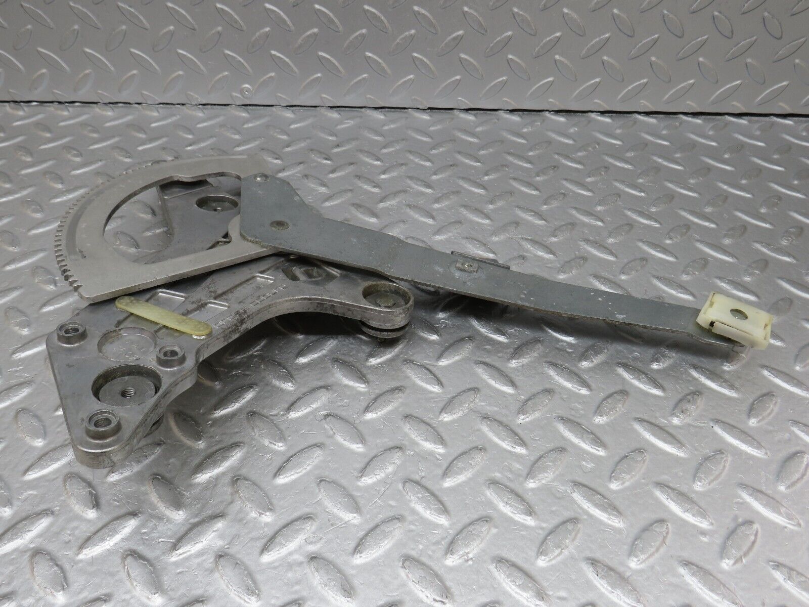 35986 Mercedes-Benz W126 420SE Rear Left Power Window Regulator 1267350111