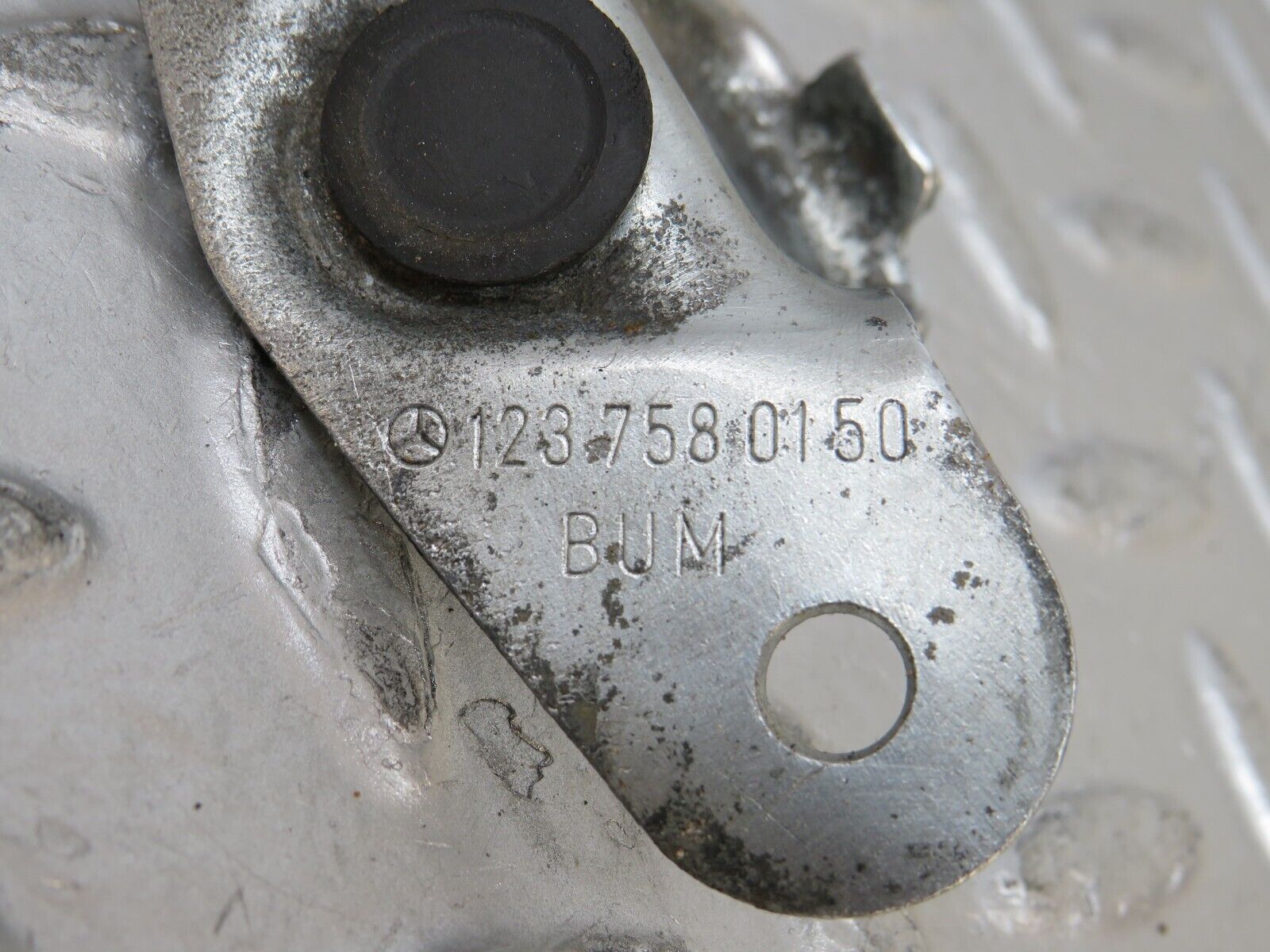 26921 Mercedes-Benz W123 240D Trunk Lock Latch 1237580150