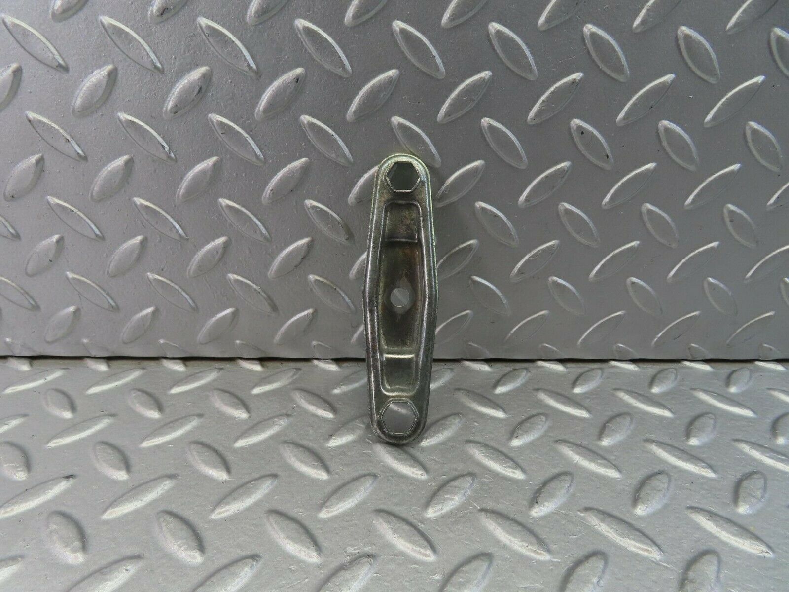 10550 Mercedes-Benz W201 190E Fuel Injector Nozzle Clamp Bracket