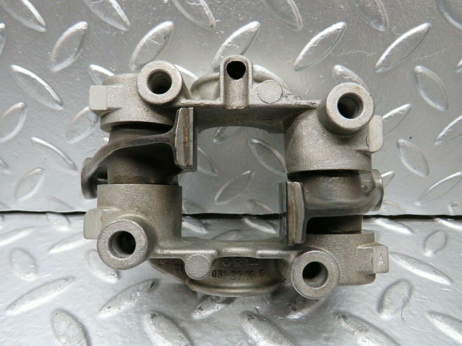 23071 Mercedes-Benz C123 230CE Coupe Rocker Arms Camshaft Bearing Block 1020512110