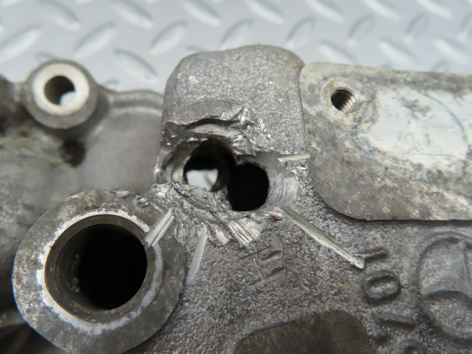 6417 Mercedes-Benz W126 380SE Intake Manifold 1161415701