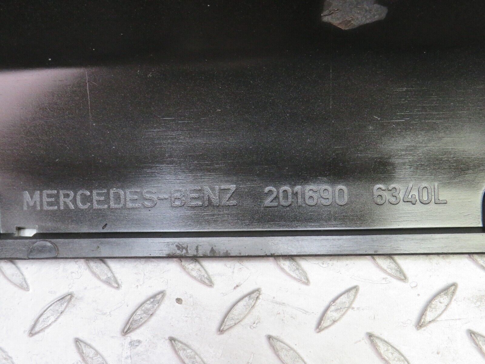 36607 Mercedes-Benz W201 190E 2.0L Side Skirt Right 2016906440 2016980930 2016981130