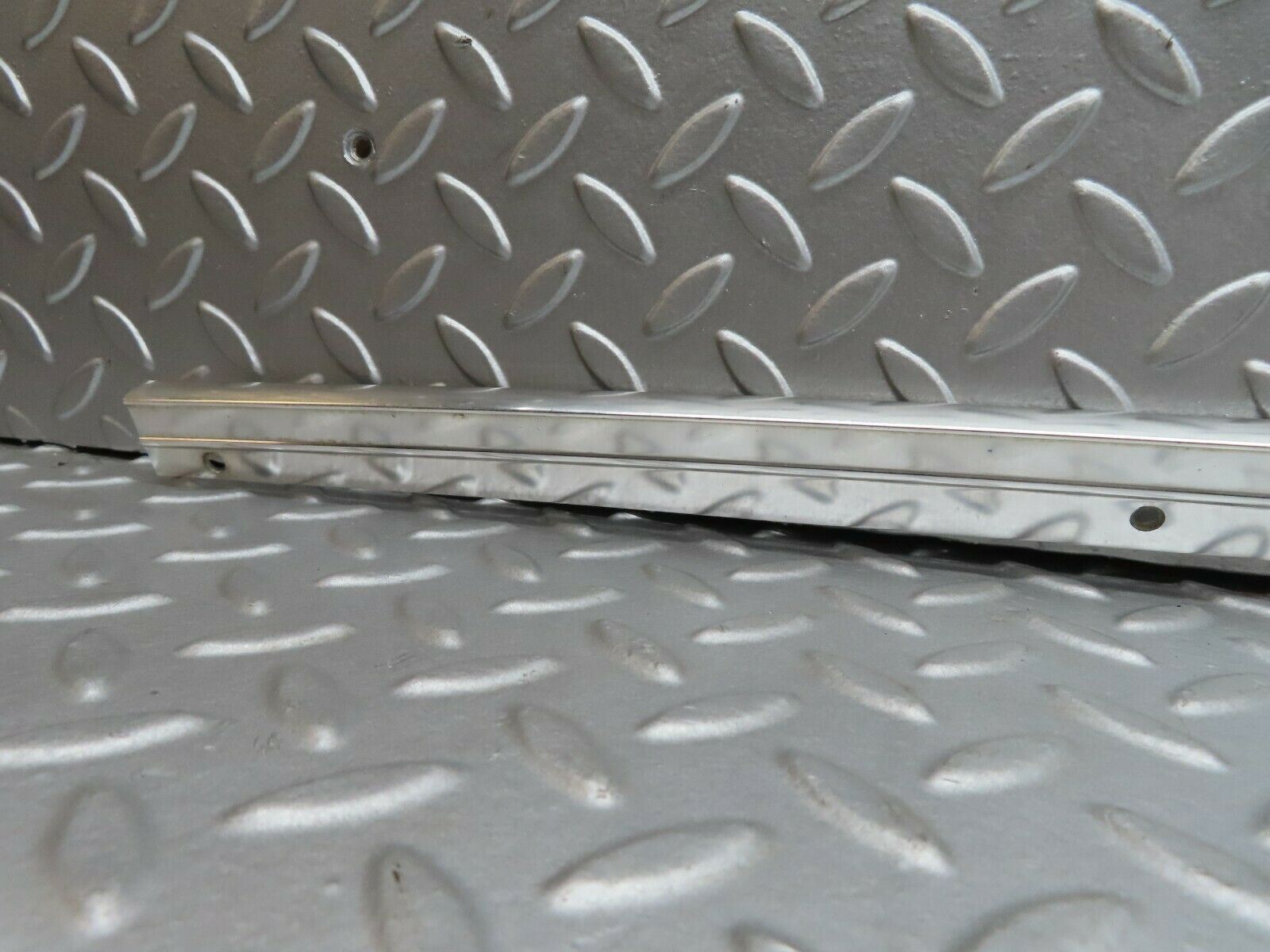 17889 Mercedes-Benz W116 450SEL Roof Chrome Moulding Trim Right Side