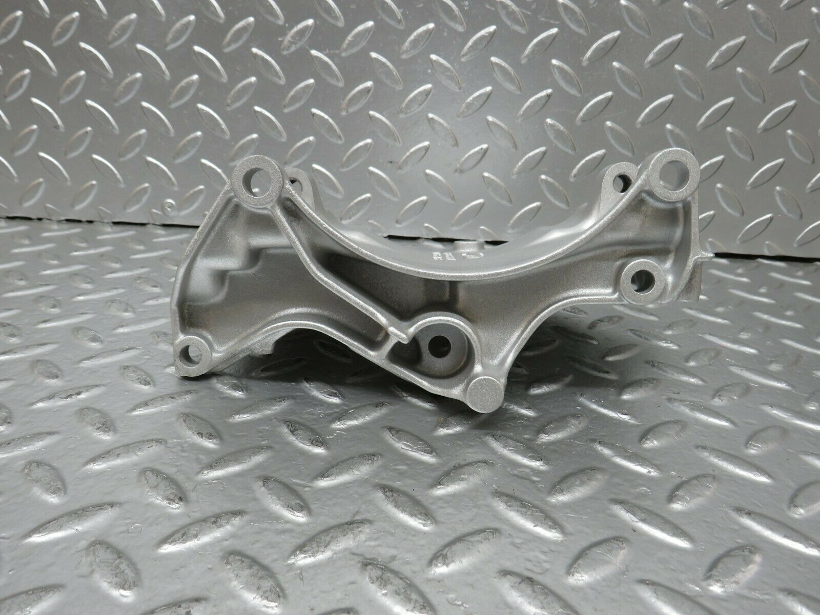 24346 Mercedes-Benz S124 220TE Wagon AC Compressor Support Bracket 1111550135