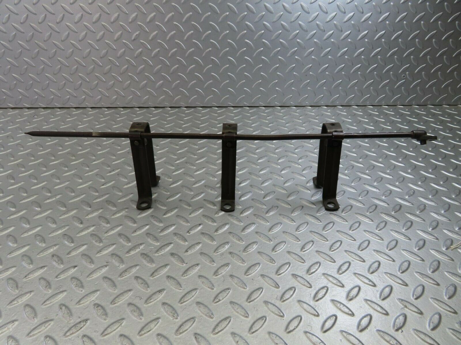 10221 Mercedes-Benz W111 220SE Camshaft Oil Tube With Rocker Cover Supports