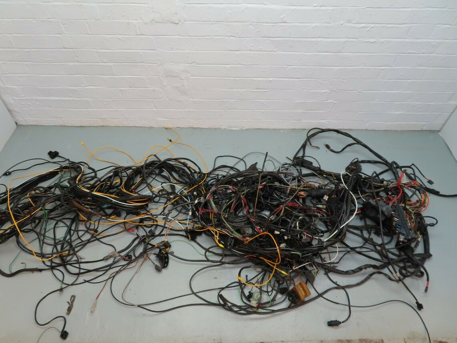 5942 Mercedes-Benz W124 230E Engine Chassis Body Wire Wiring Harness