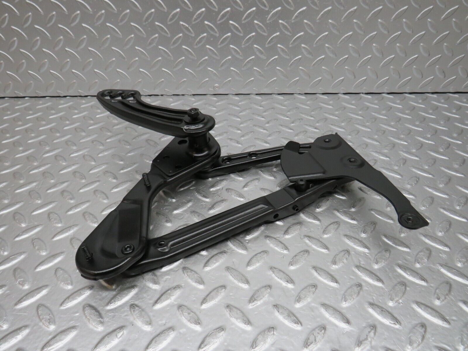 31440 Mercedes-Benz S124 220TE Wagon Bonnet Hinge Right Side 1298870274