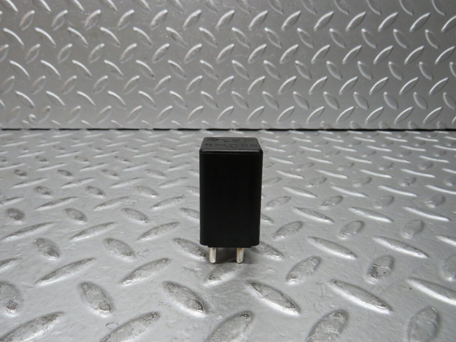 28672 Mercedes-Benz W123 230E Intermittent Wiper Relay 0008210863